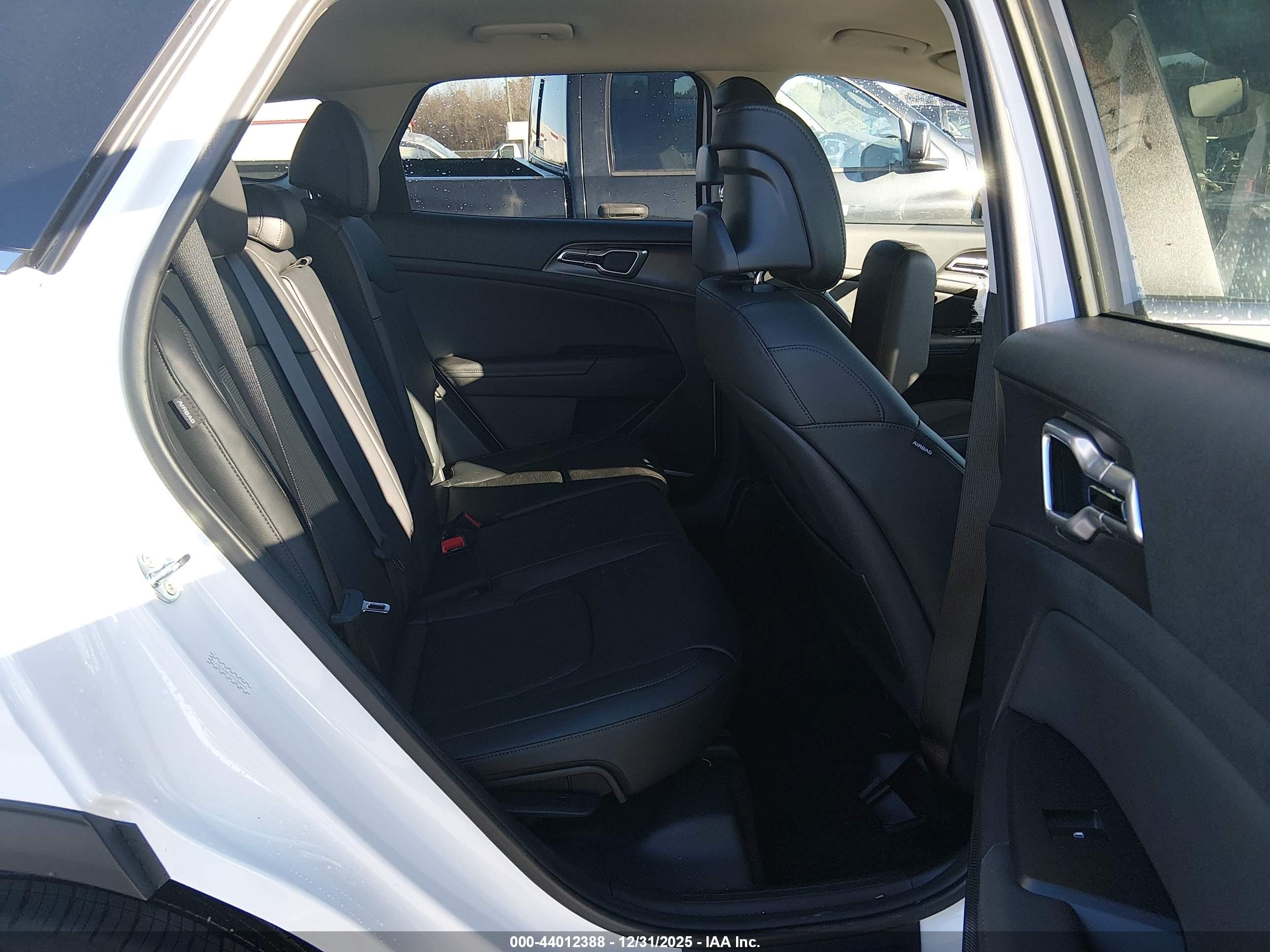 KIA SPORTAGE image 8