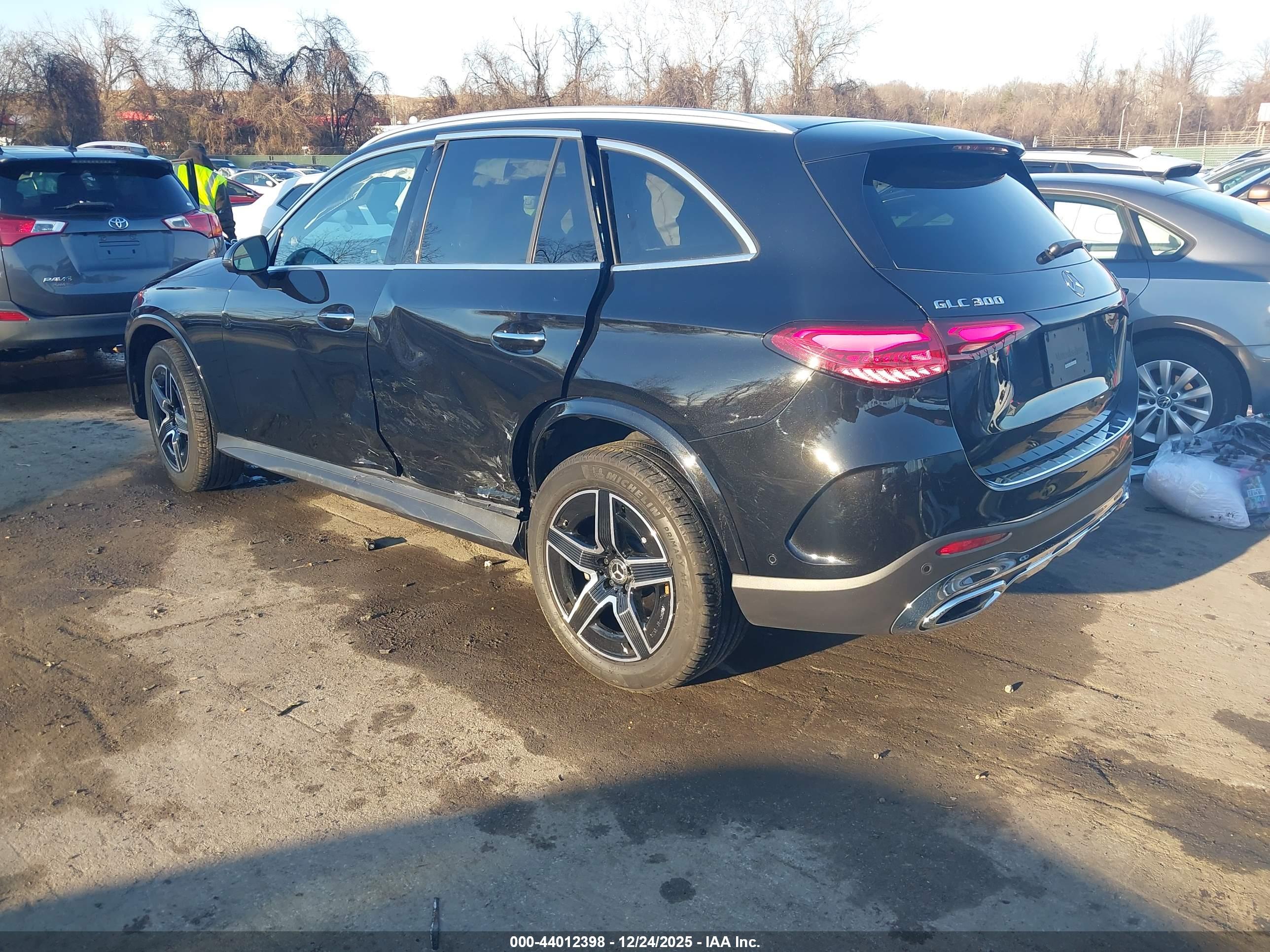 MERCEDES-BENZ GLC image 3