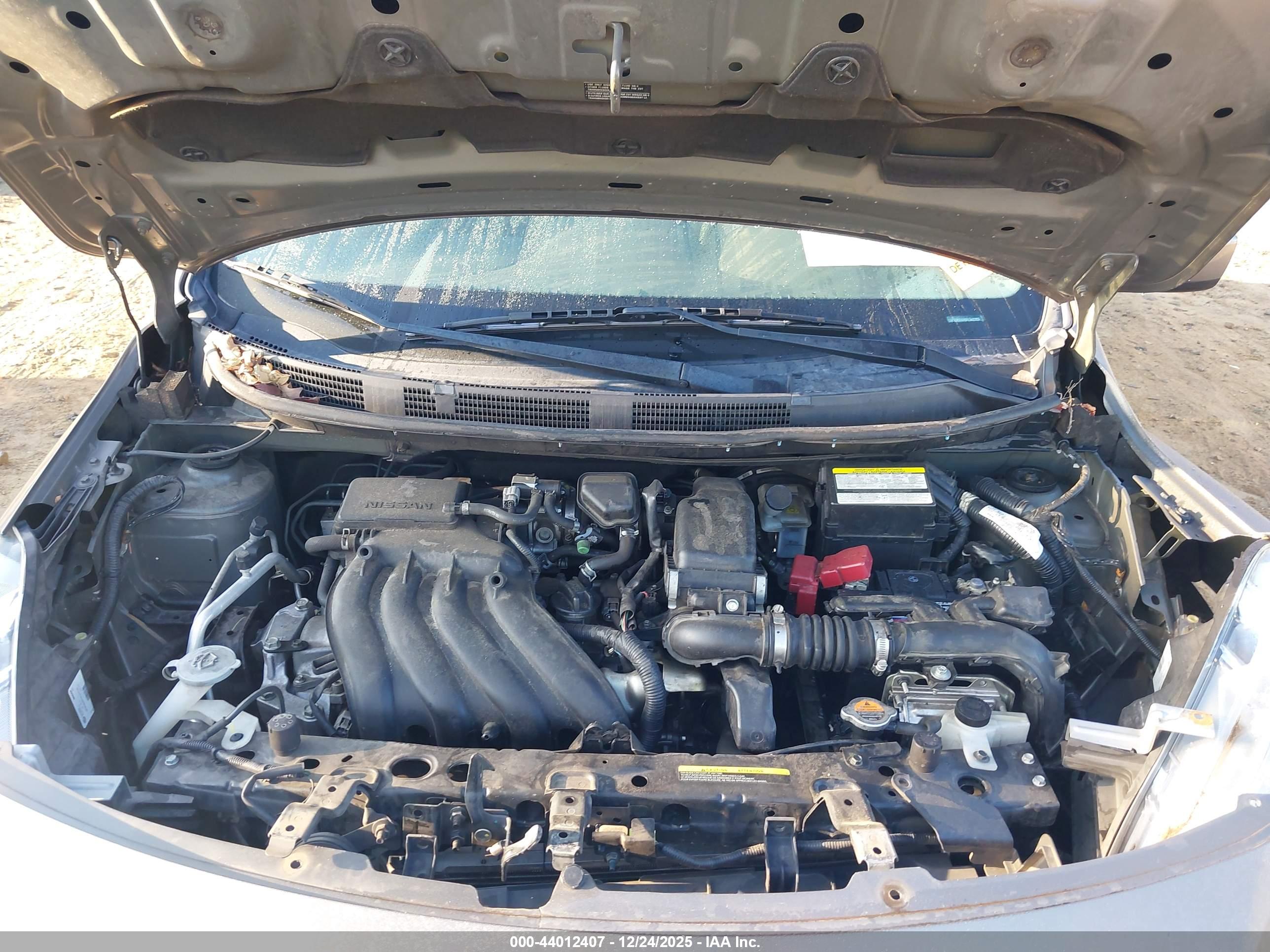 NISSAN VERSA image 10