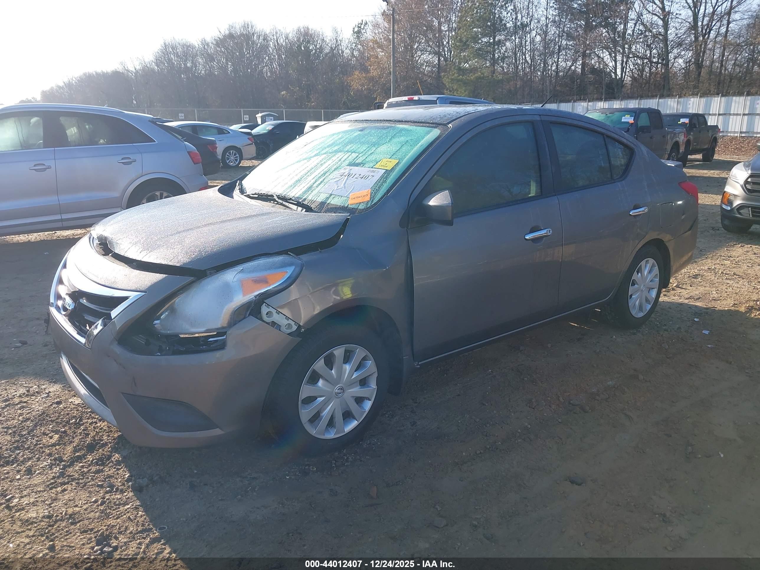 NISSAN VERSA image 2
