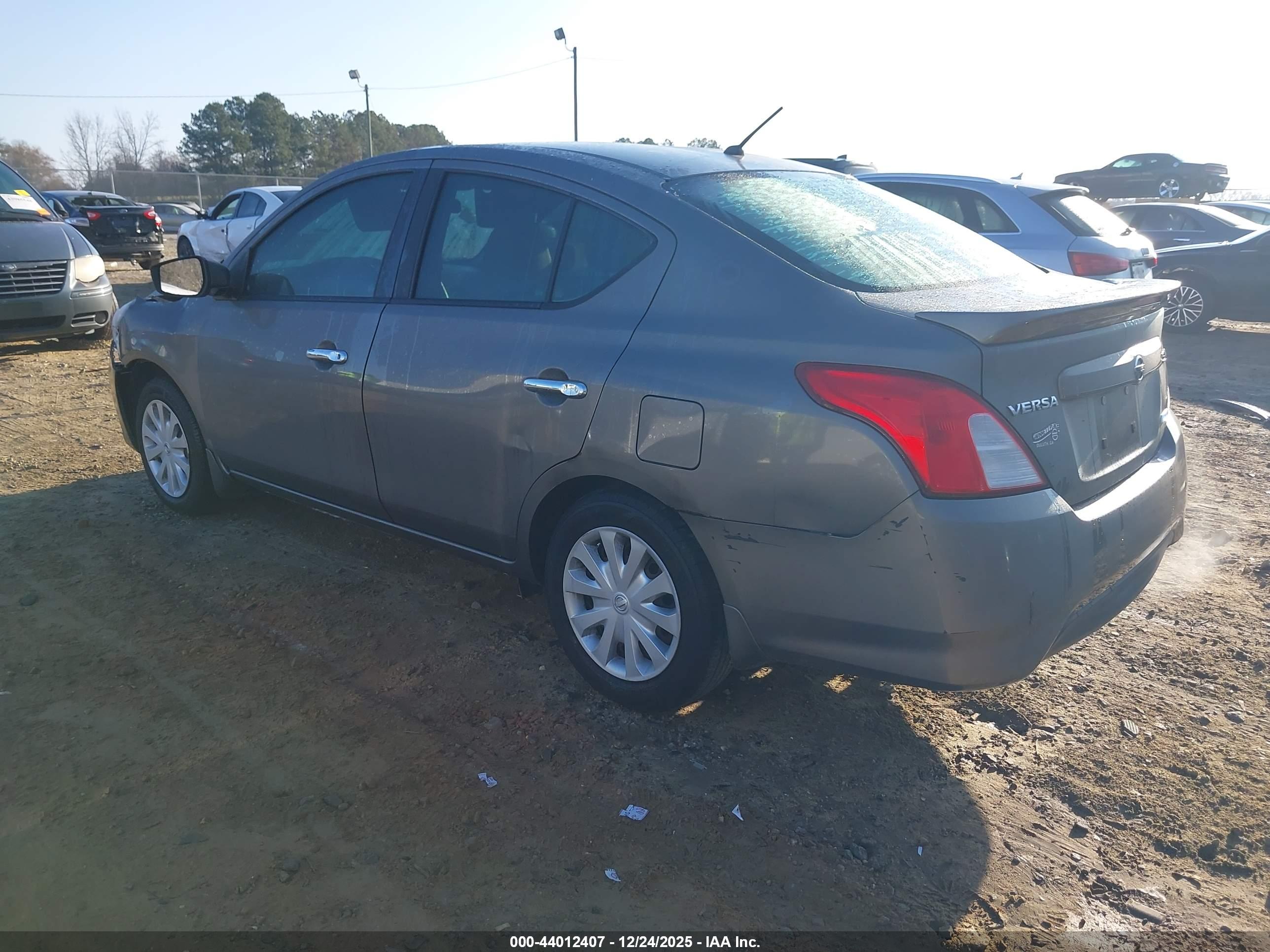 NISSAN VERSA image 3