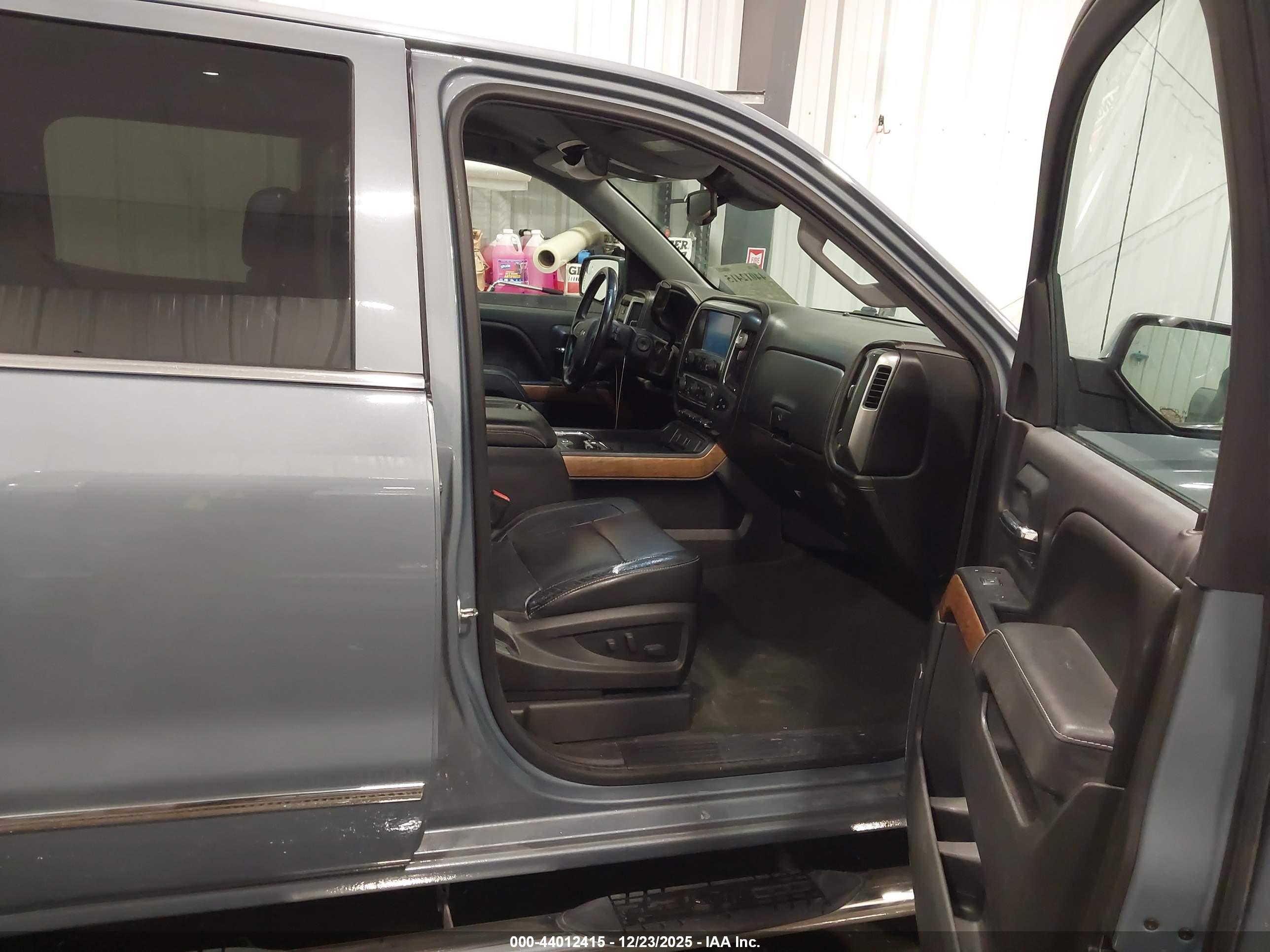 CHEVROLET SILVERADO image 5