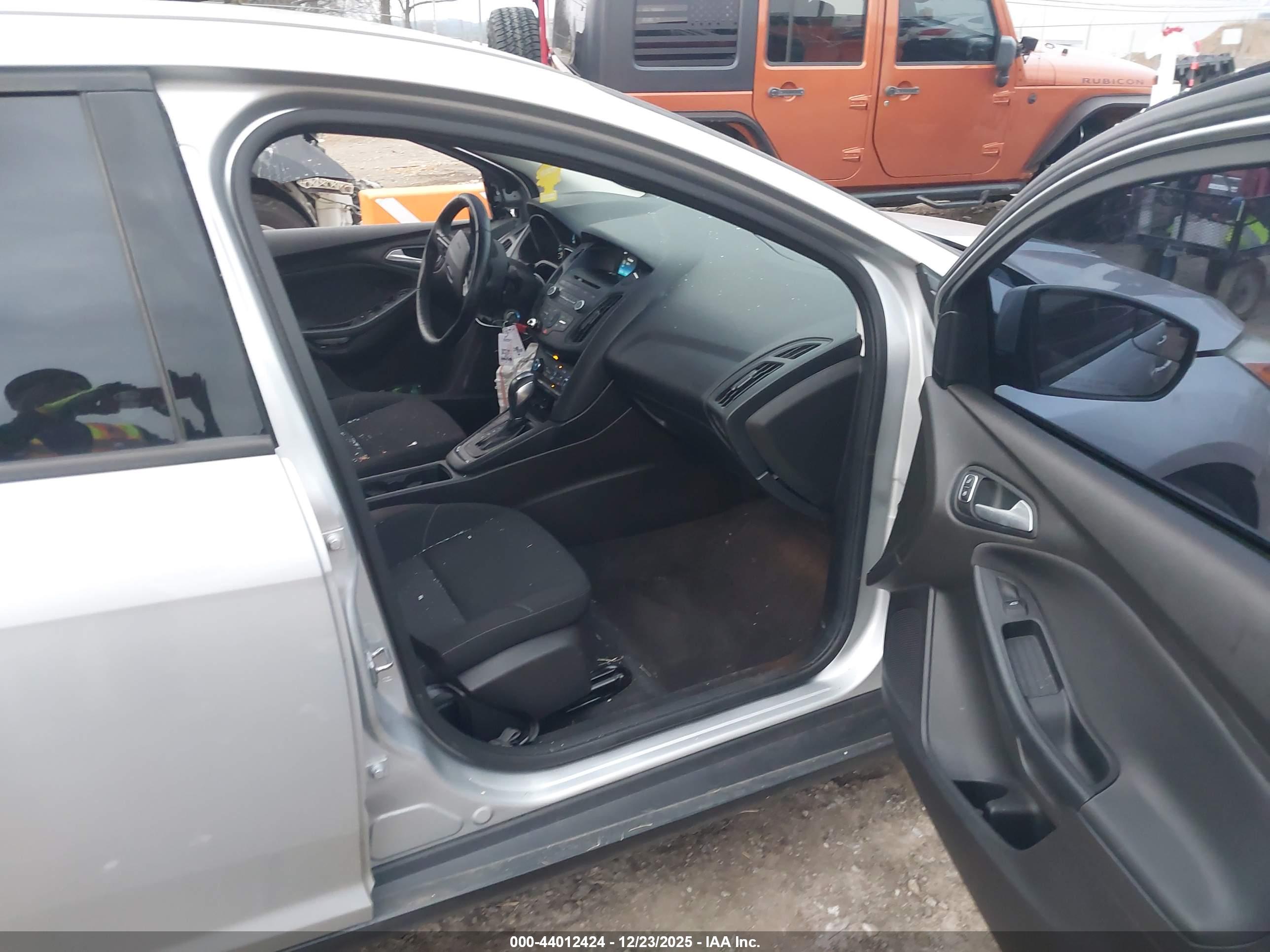 FORD FOCUS image 5