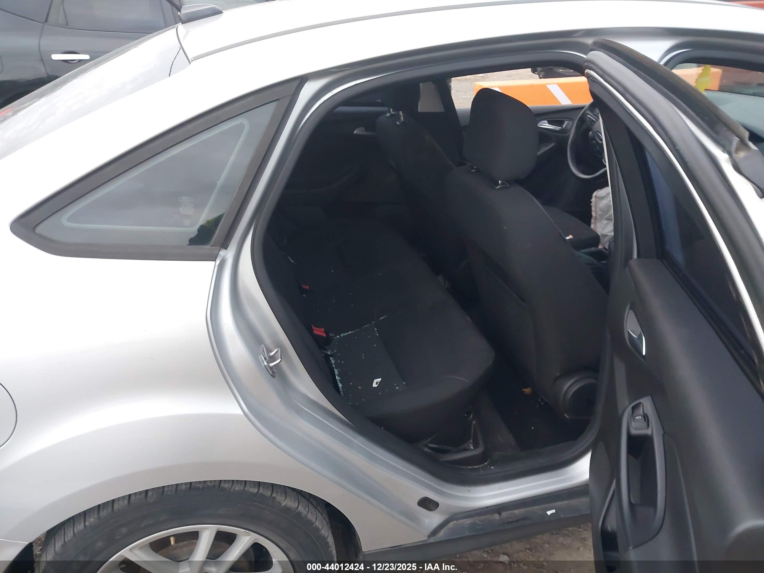 FORD FOCUS image 8