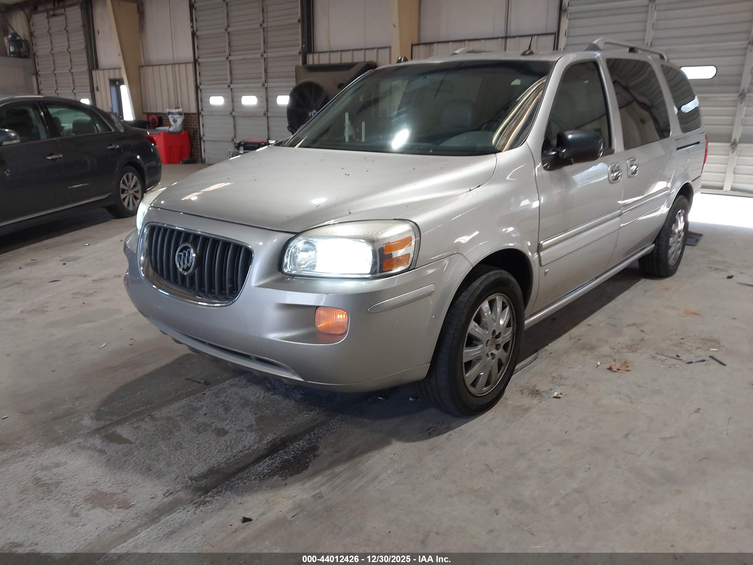 BUICK TERRAZA image 2