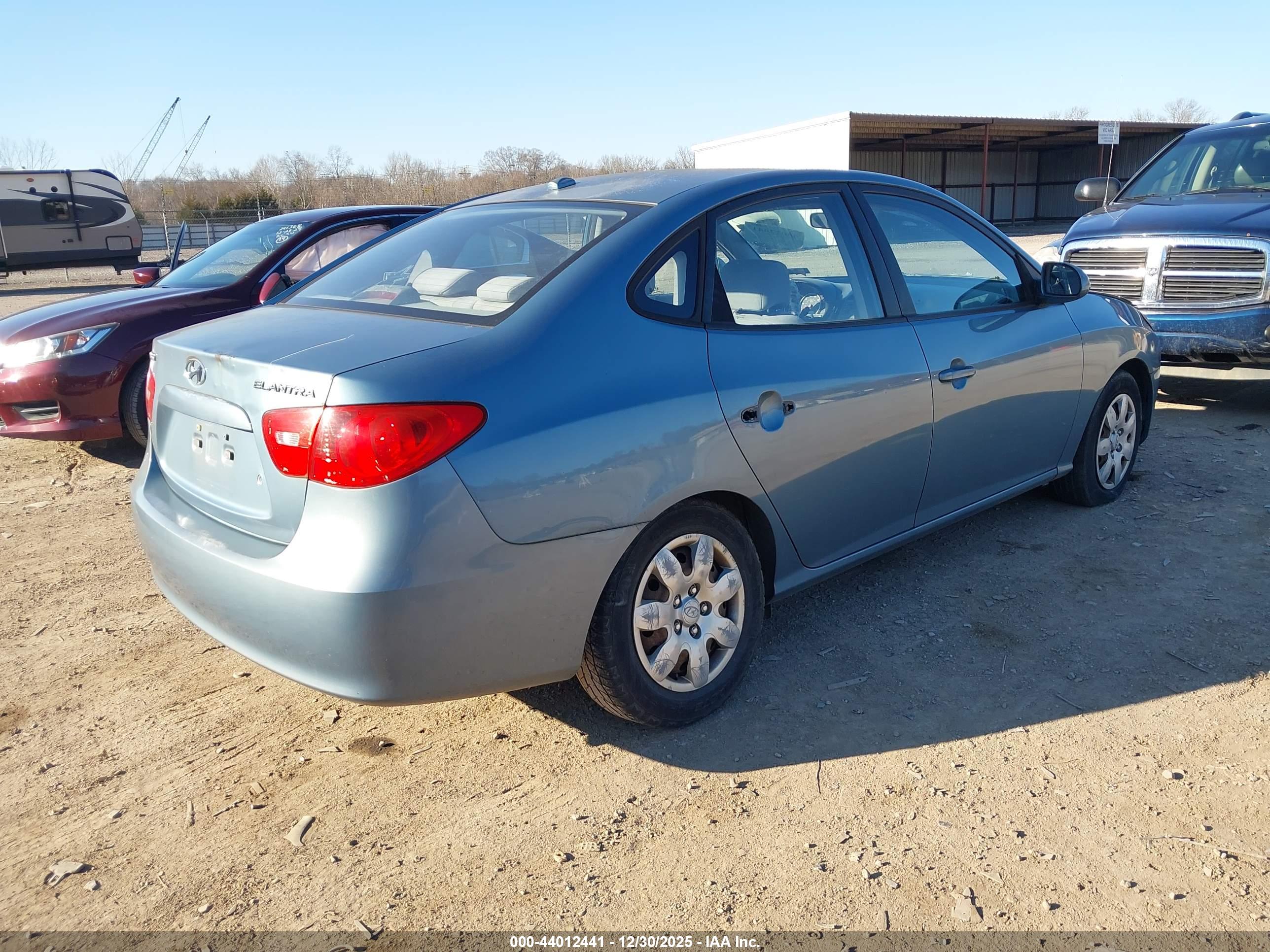 HYUNDAI ELANTRA image 4