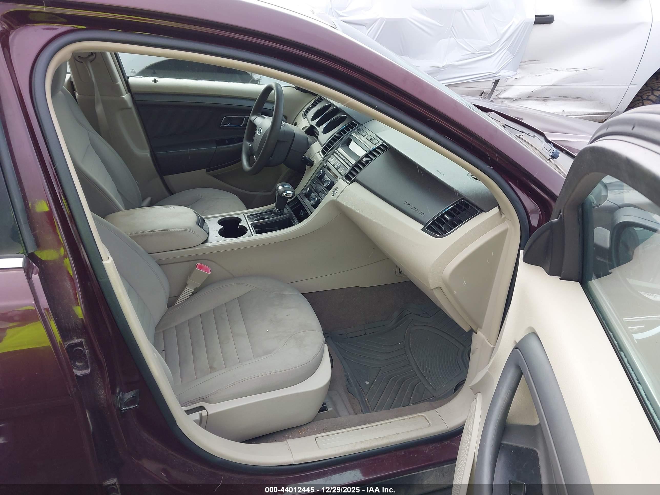 FORD TAURUS image 5
