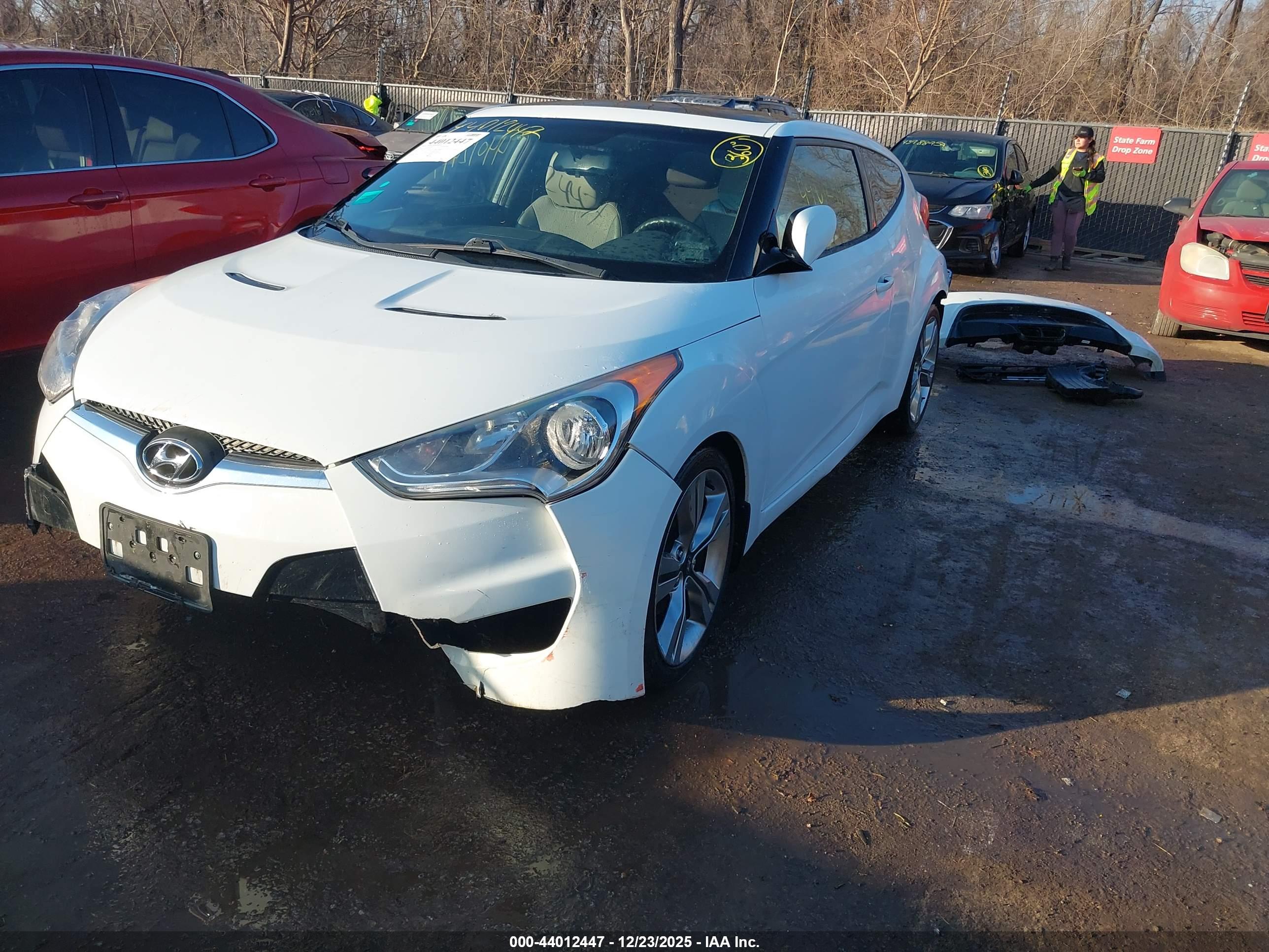 HYUNDAI VELOSTER image 2