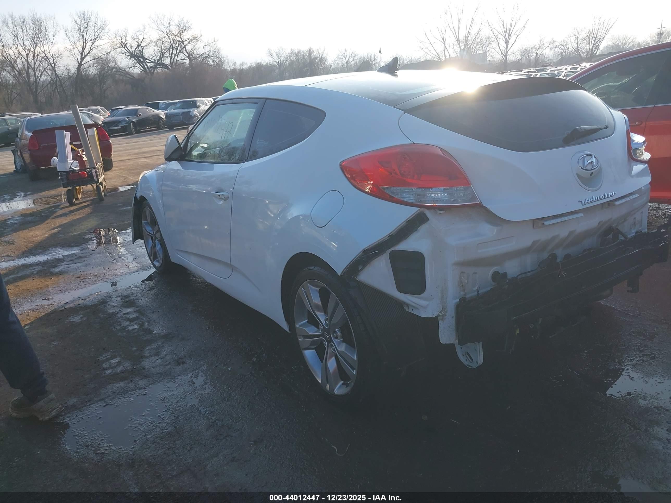 HYUNDAI VELOSTER image 3