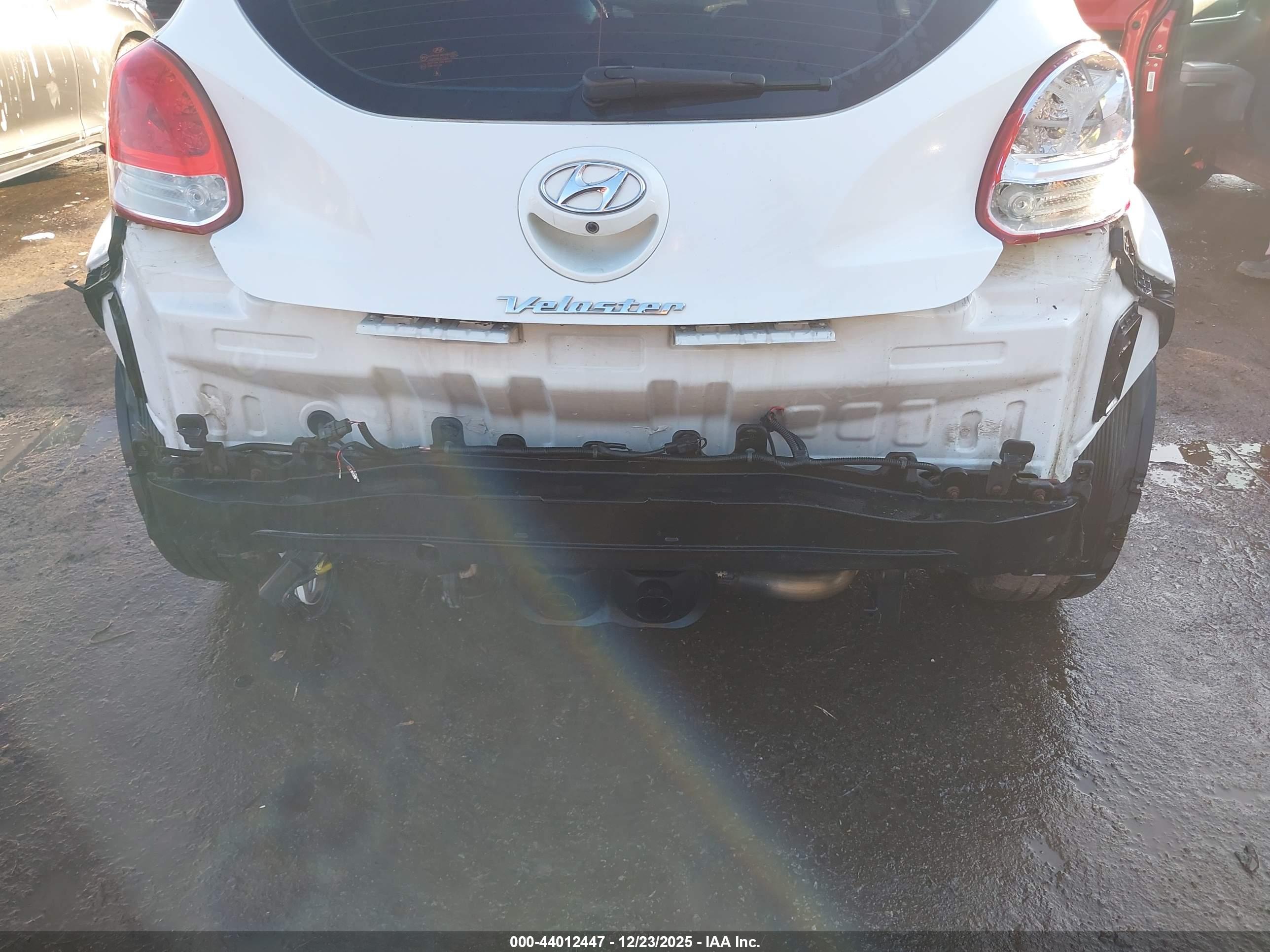 HYUNDAI VELOSTER image 6