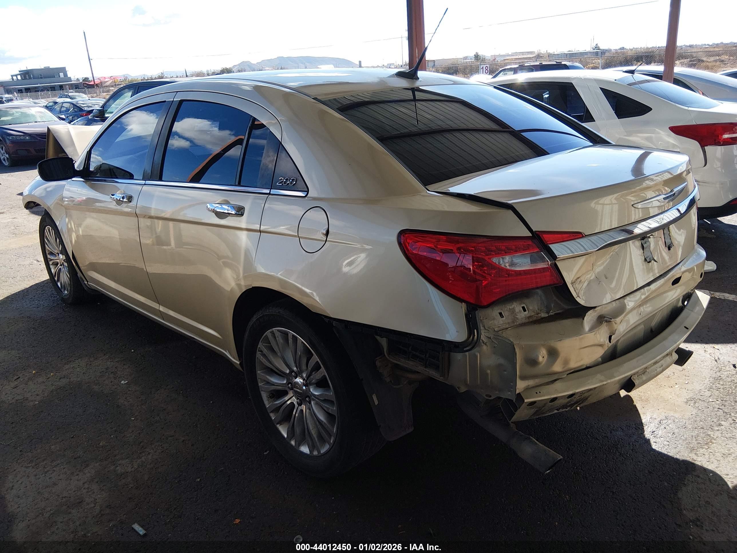 CHRYSLER 200 image 3