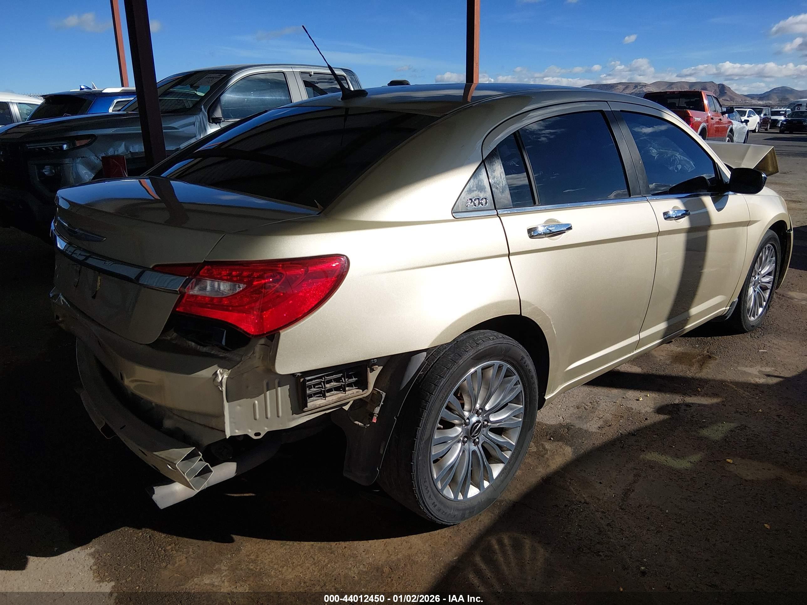 CHRYSLER 200 image 4
