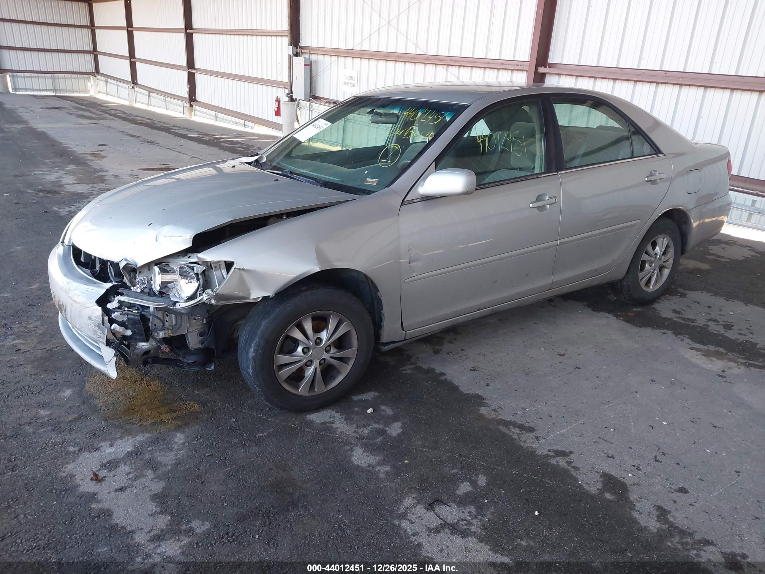 TOYOTA CAMRY image 2