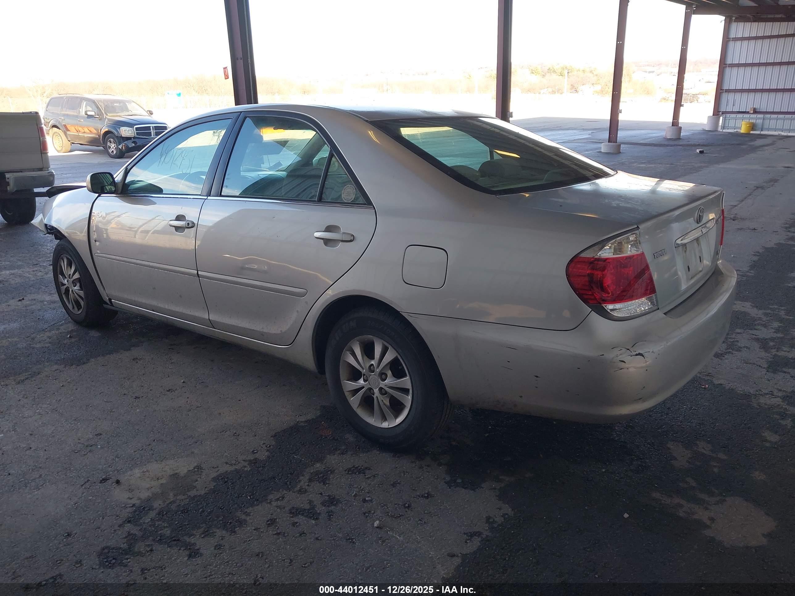 TOYOTA CAMRY image 3