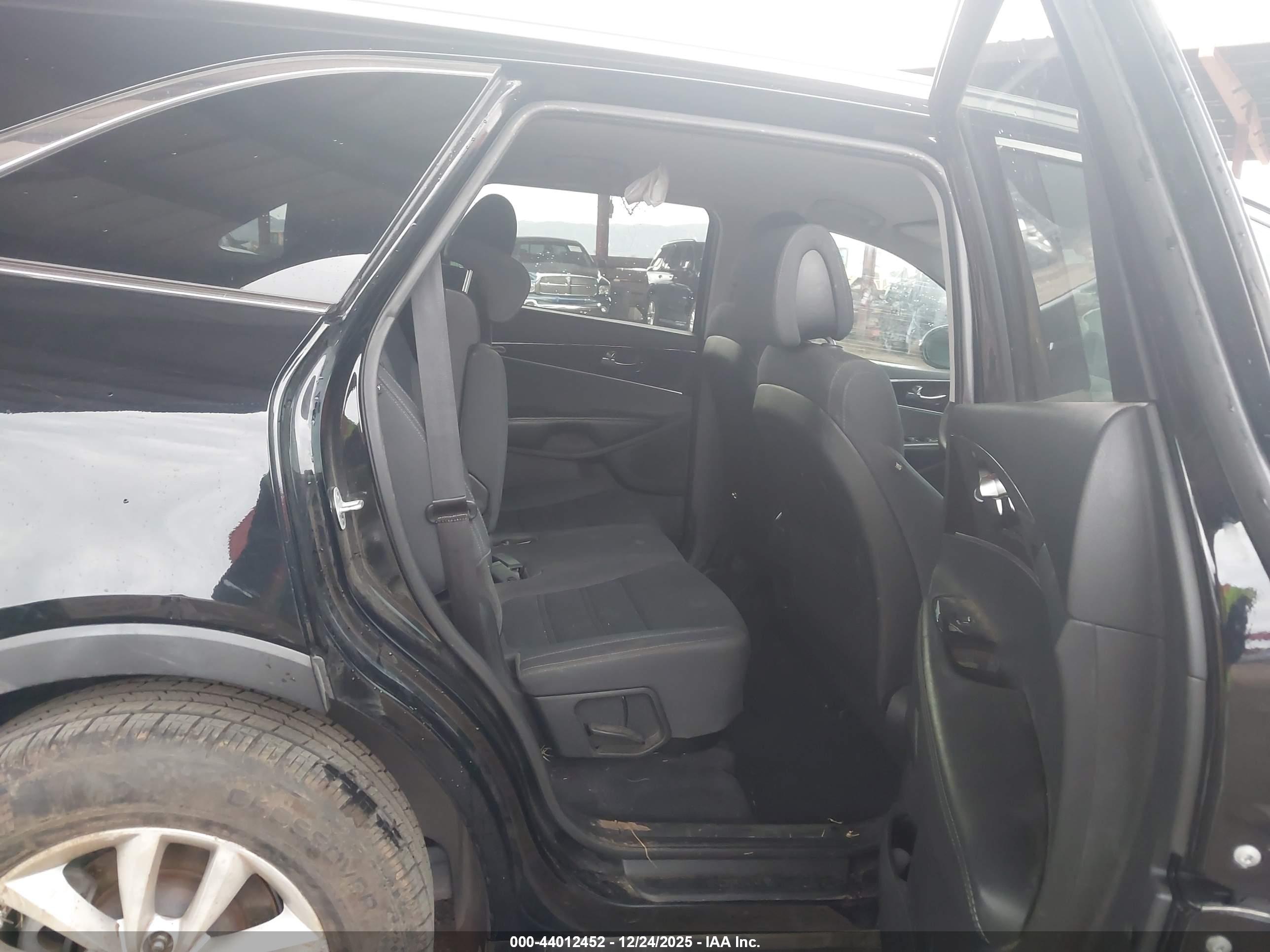 KIA SORENTO image 8