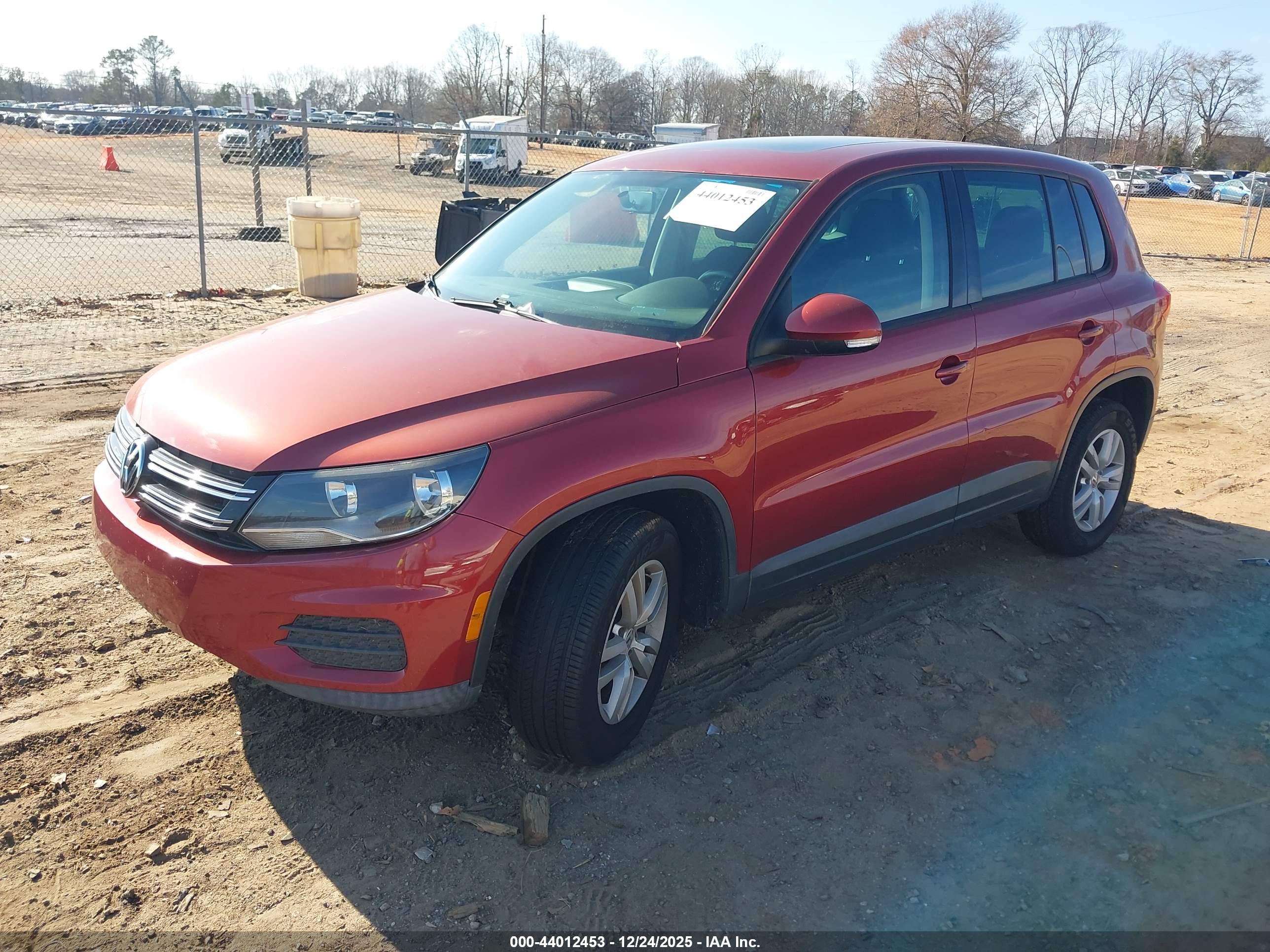 VOLKSWAGEN TIGUAN image 2