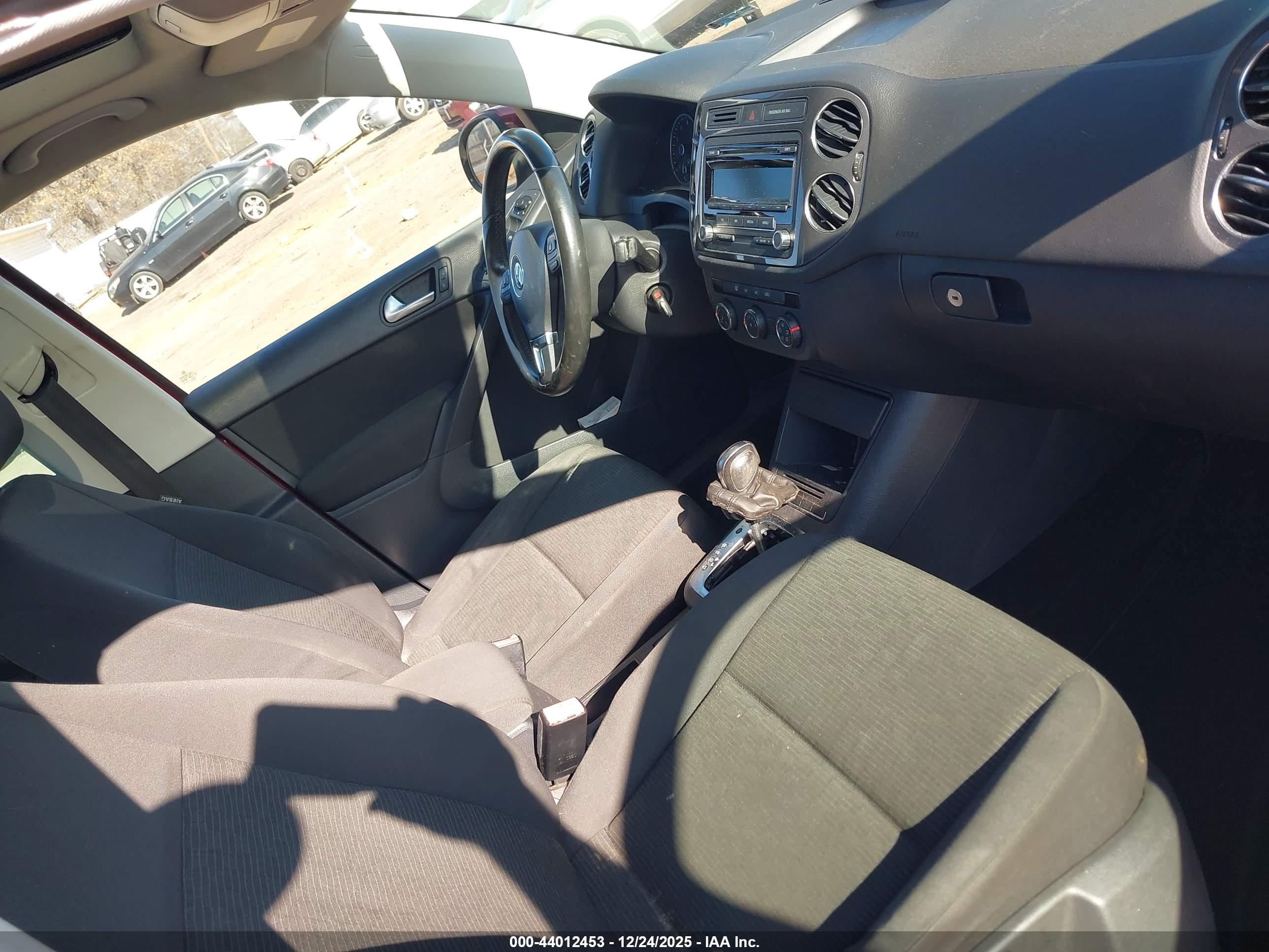 VOLKSWAGEN TIGUAN image 5