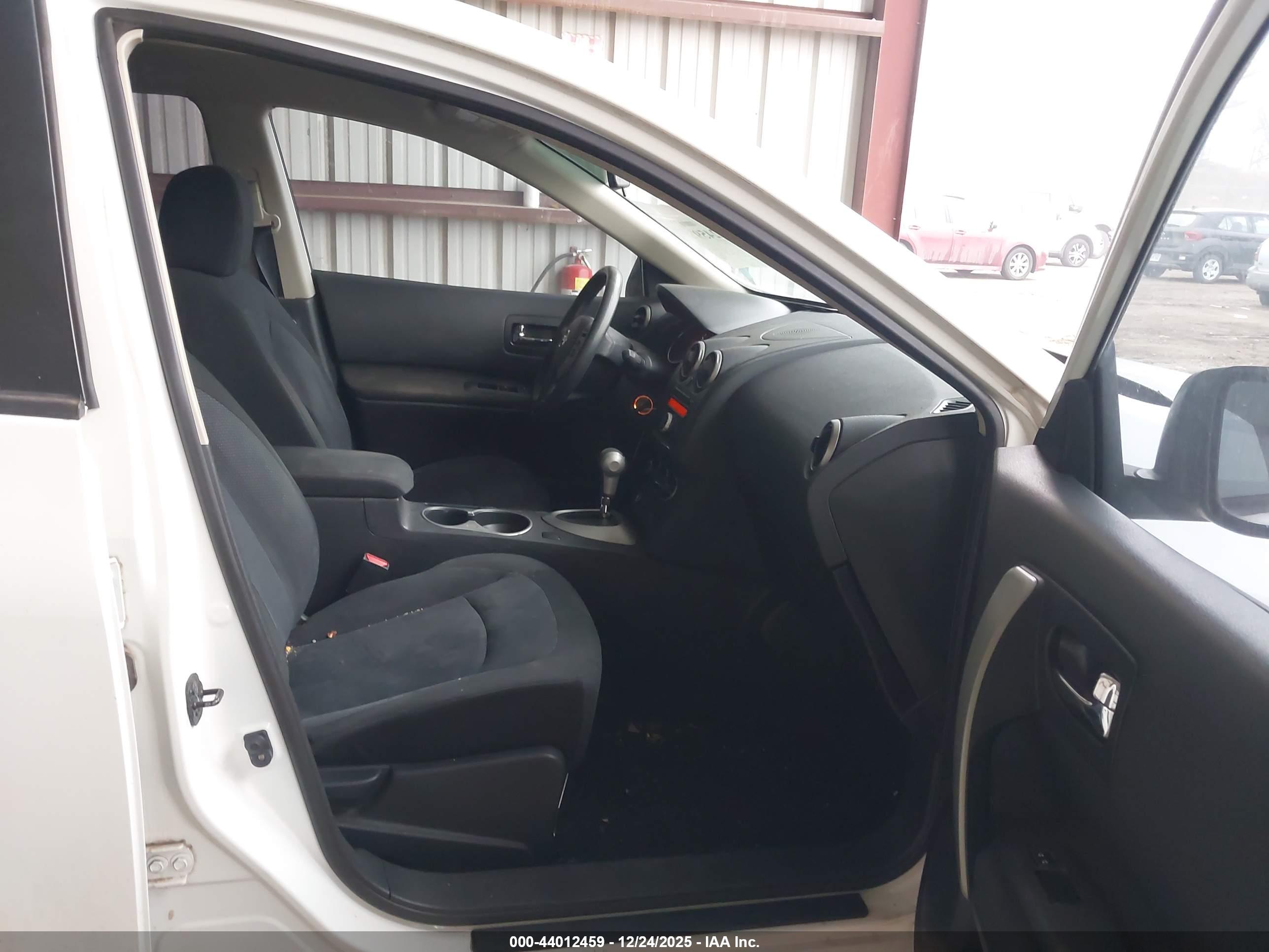 NISSAN ROGUE image 5