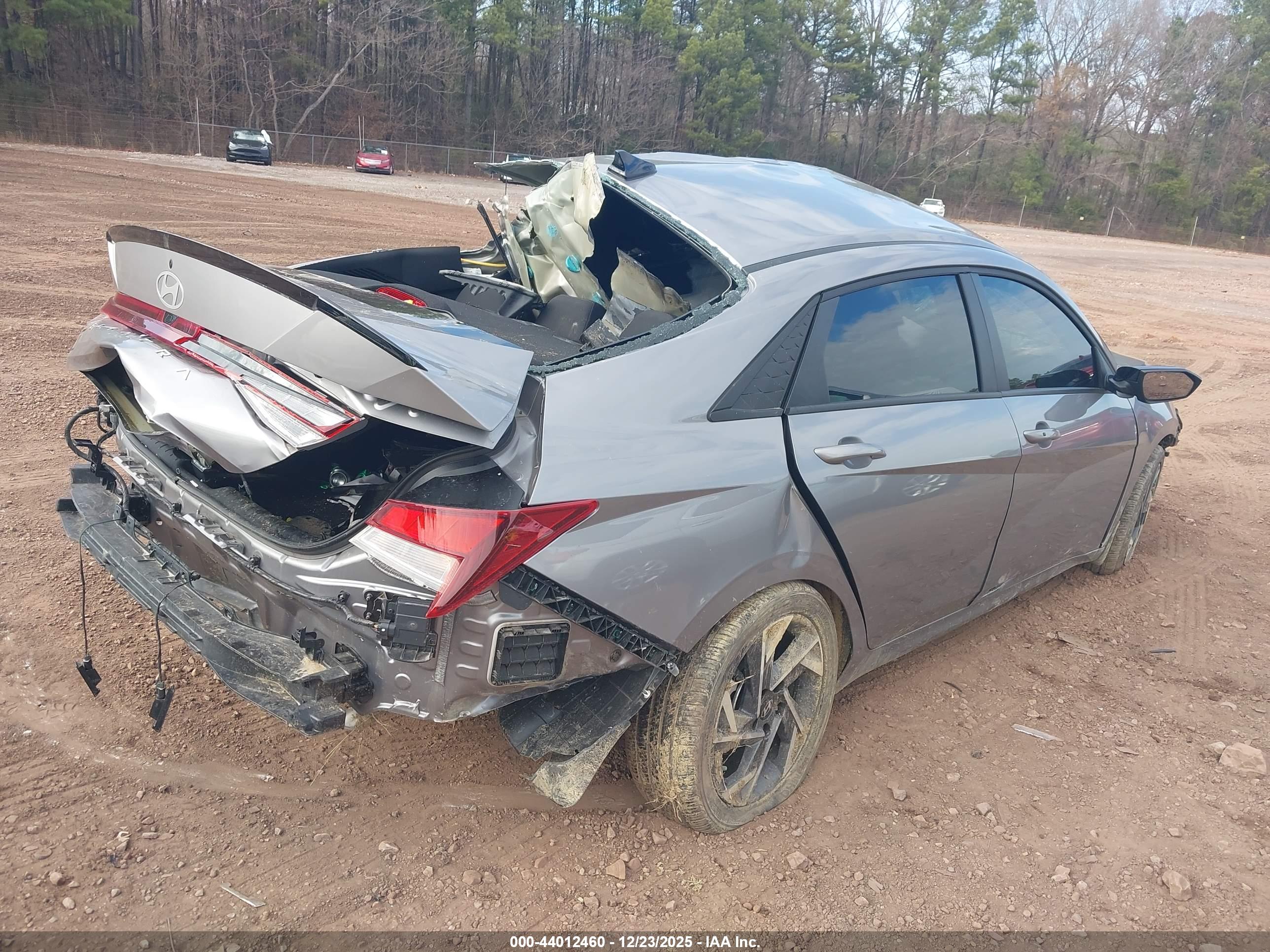 HYUNDAI ELANTRA image 4