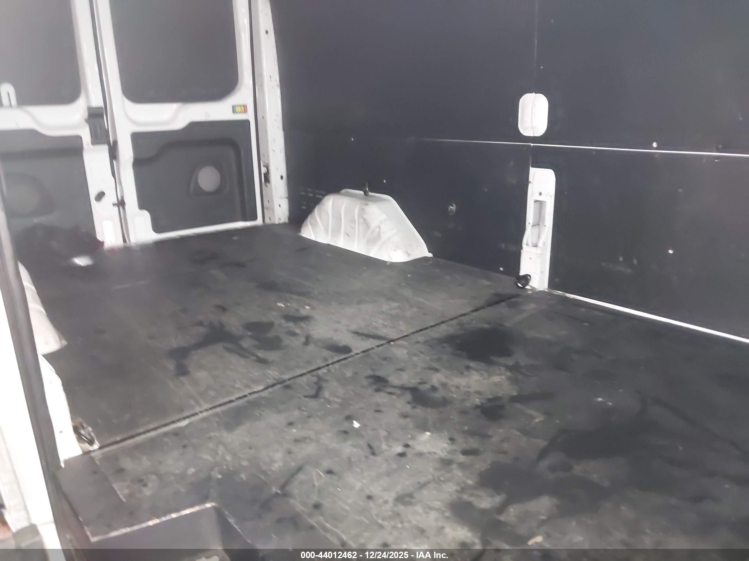 FORD TRANSIT-250 image 8