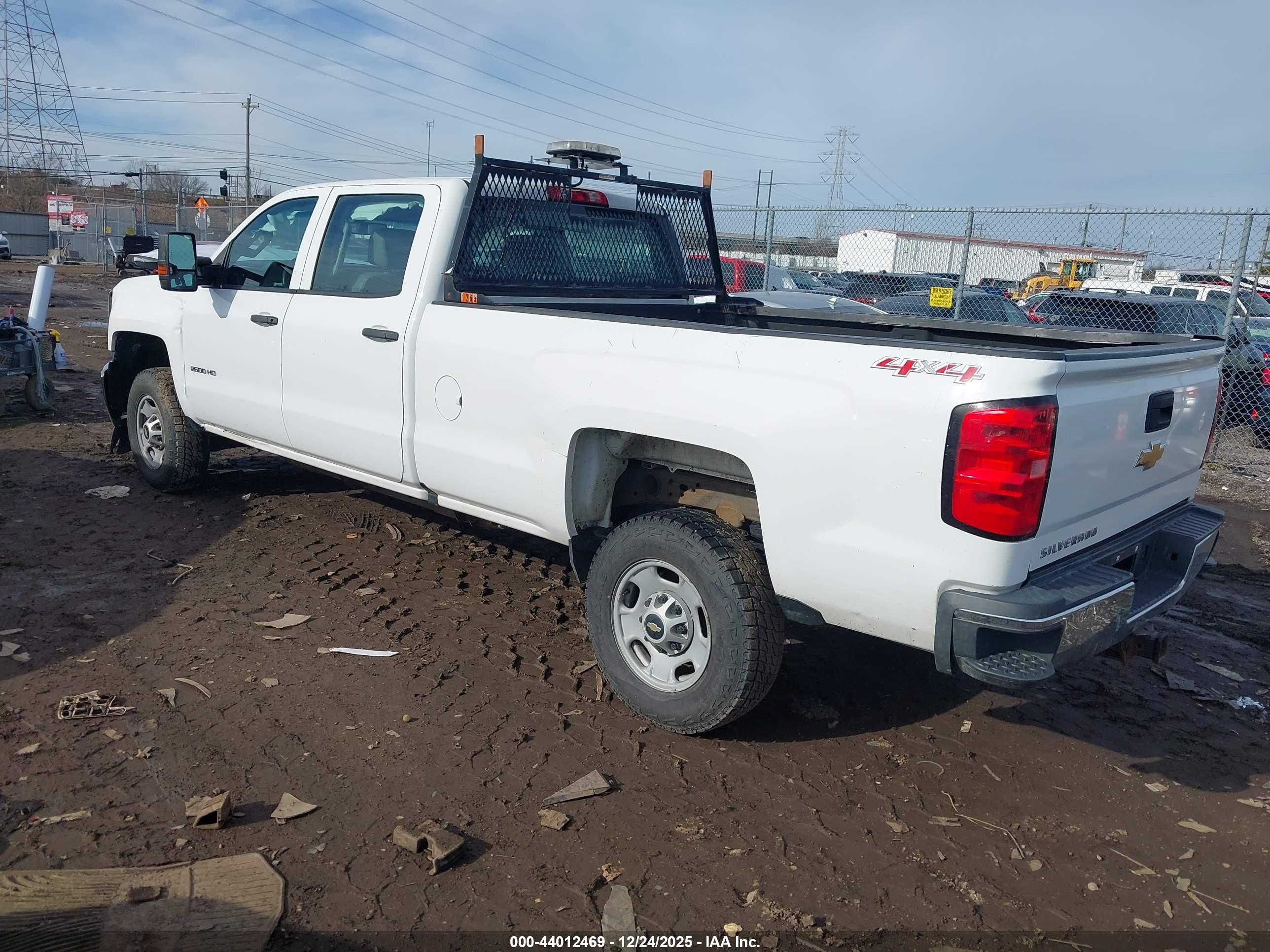 CHEVROLET SILVERADO image 3