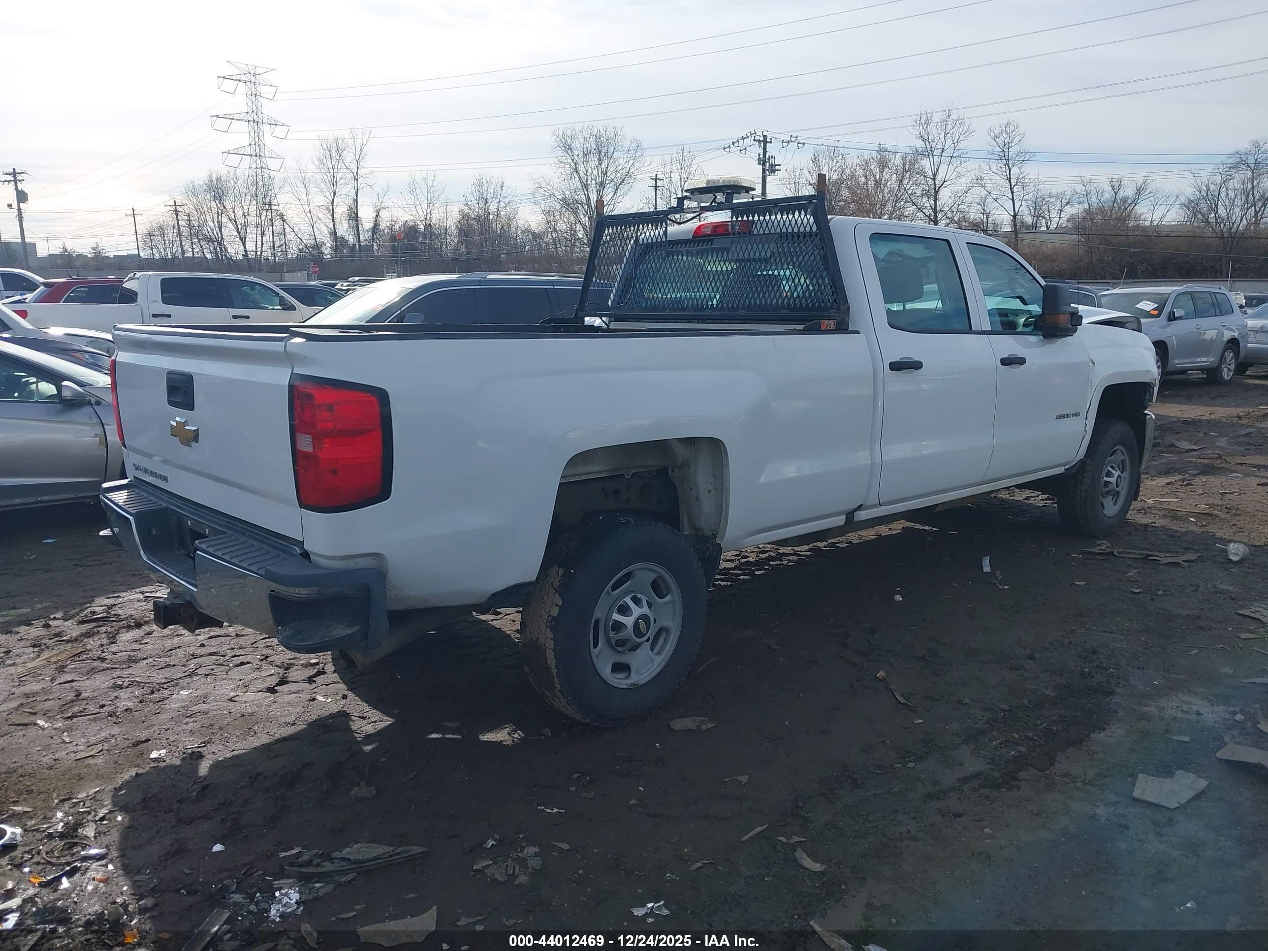 CHEVROLET SILVERADO image 4