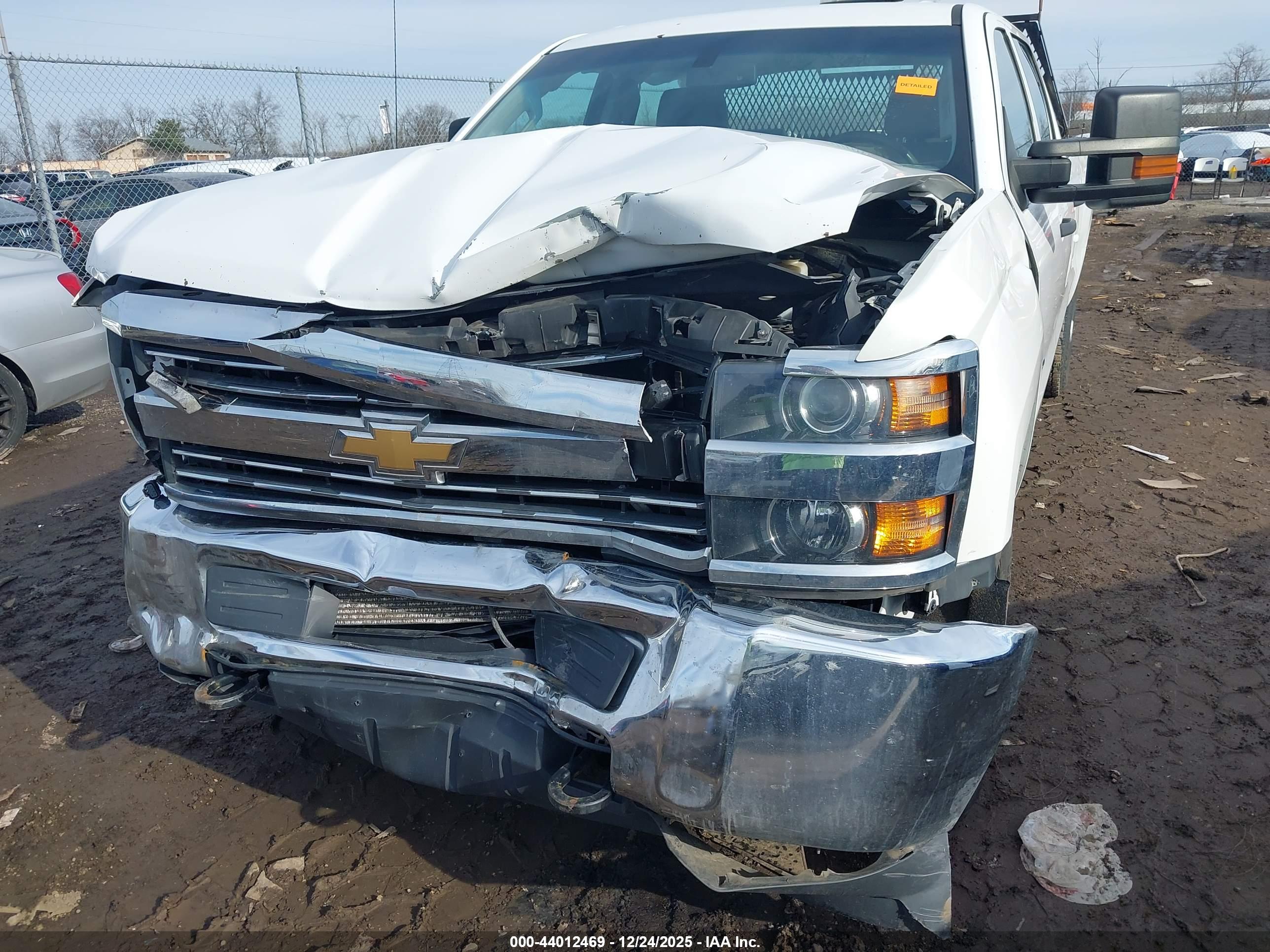 CHEVROLET SILVERADO image 6