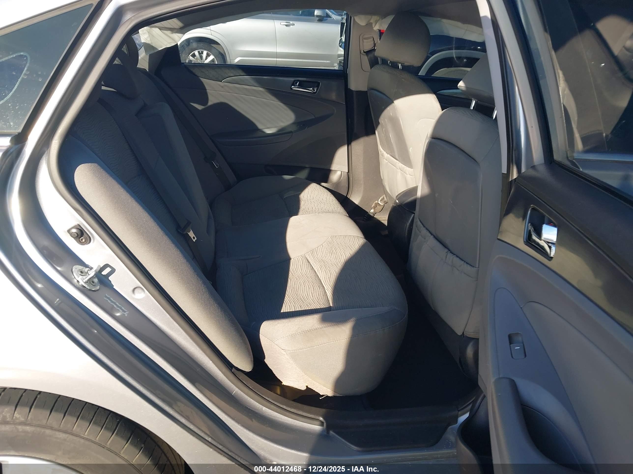 HYUNDAI SONATA image 8