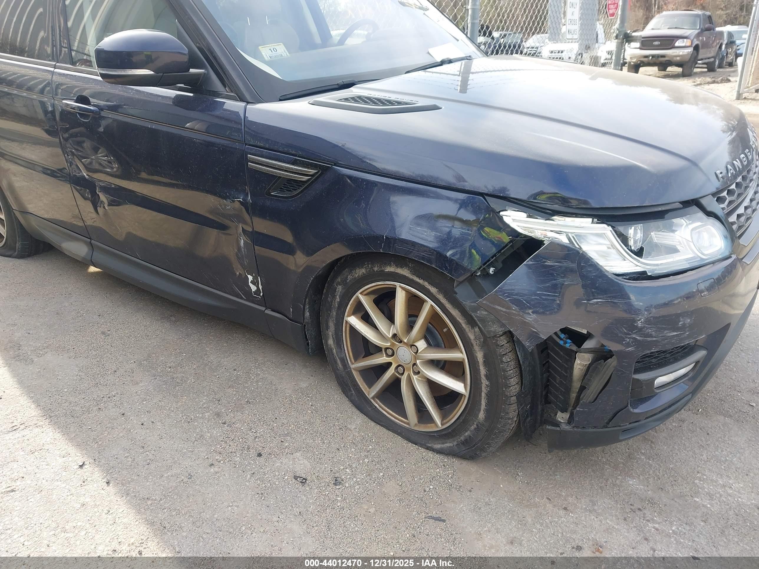LAND ROVER image 6