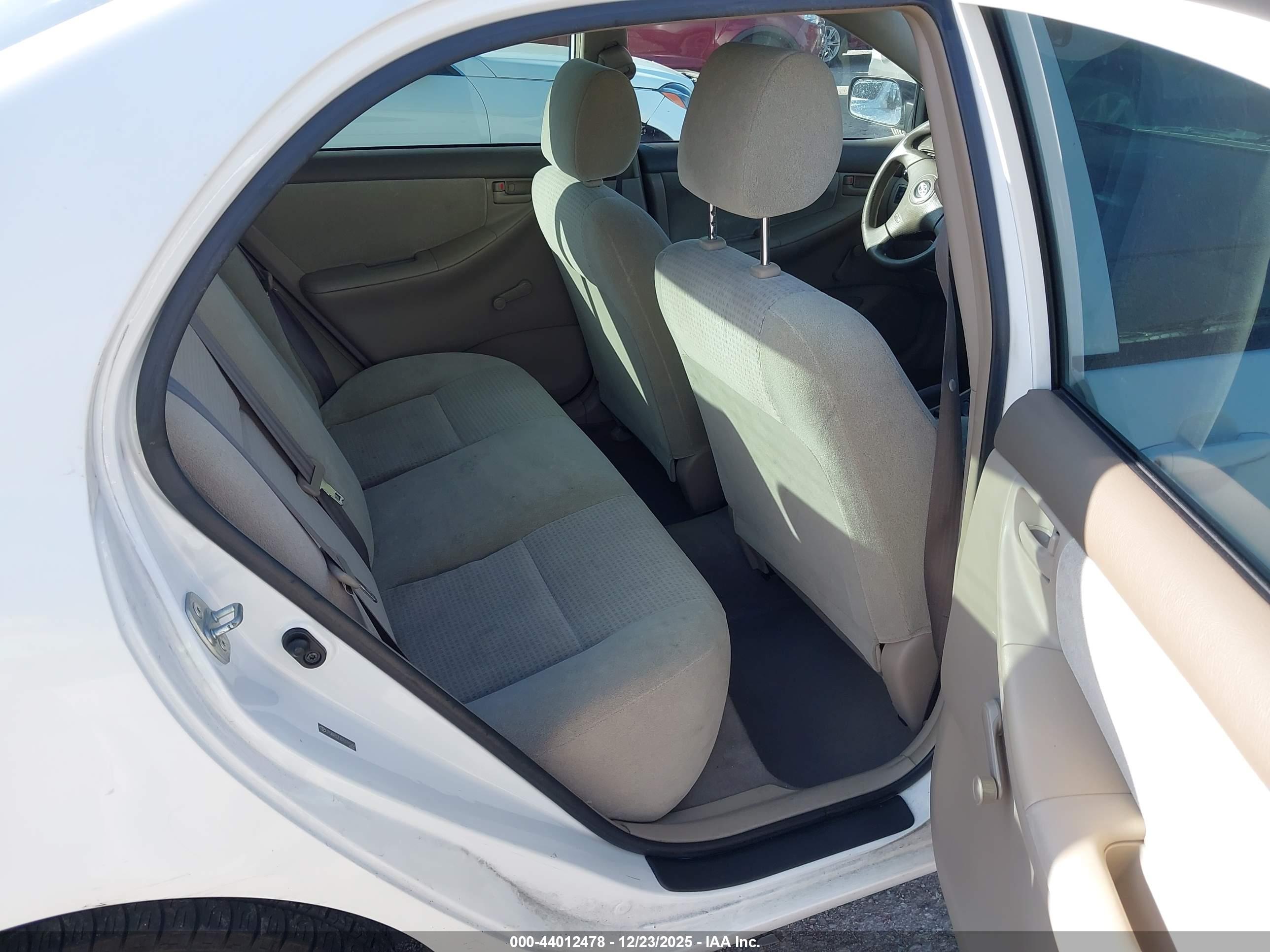 TOYOTA COROLLA image 8
