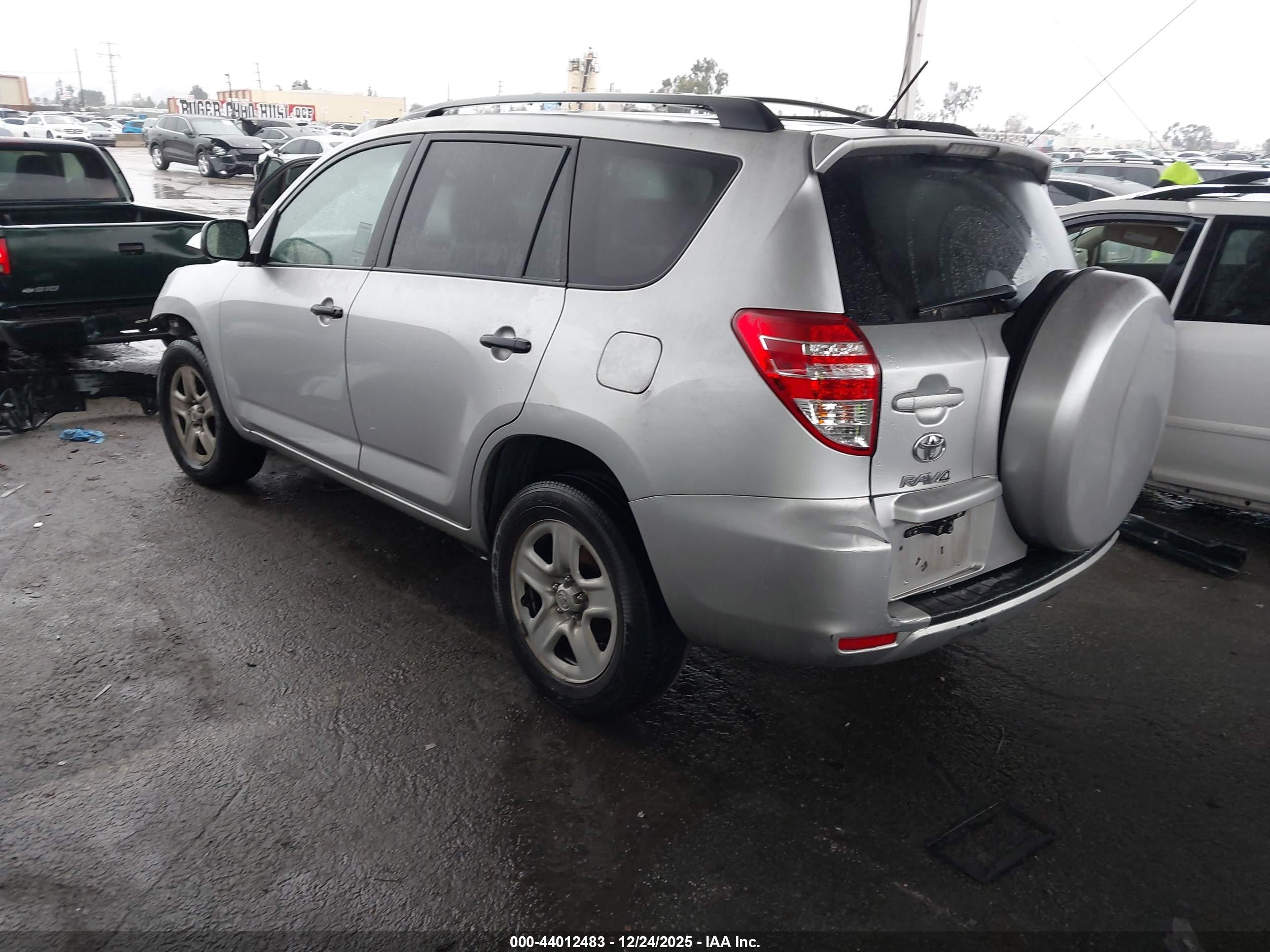TOYOTA RAV4 image 3