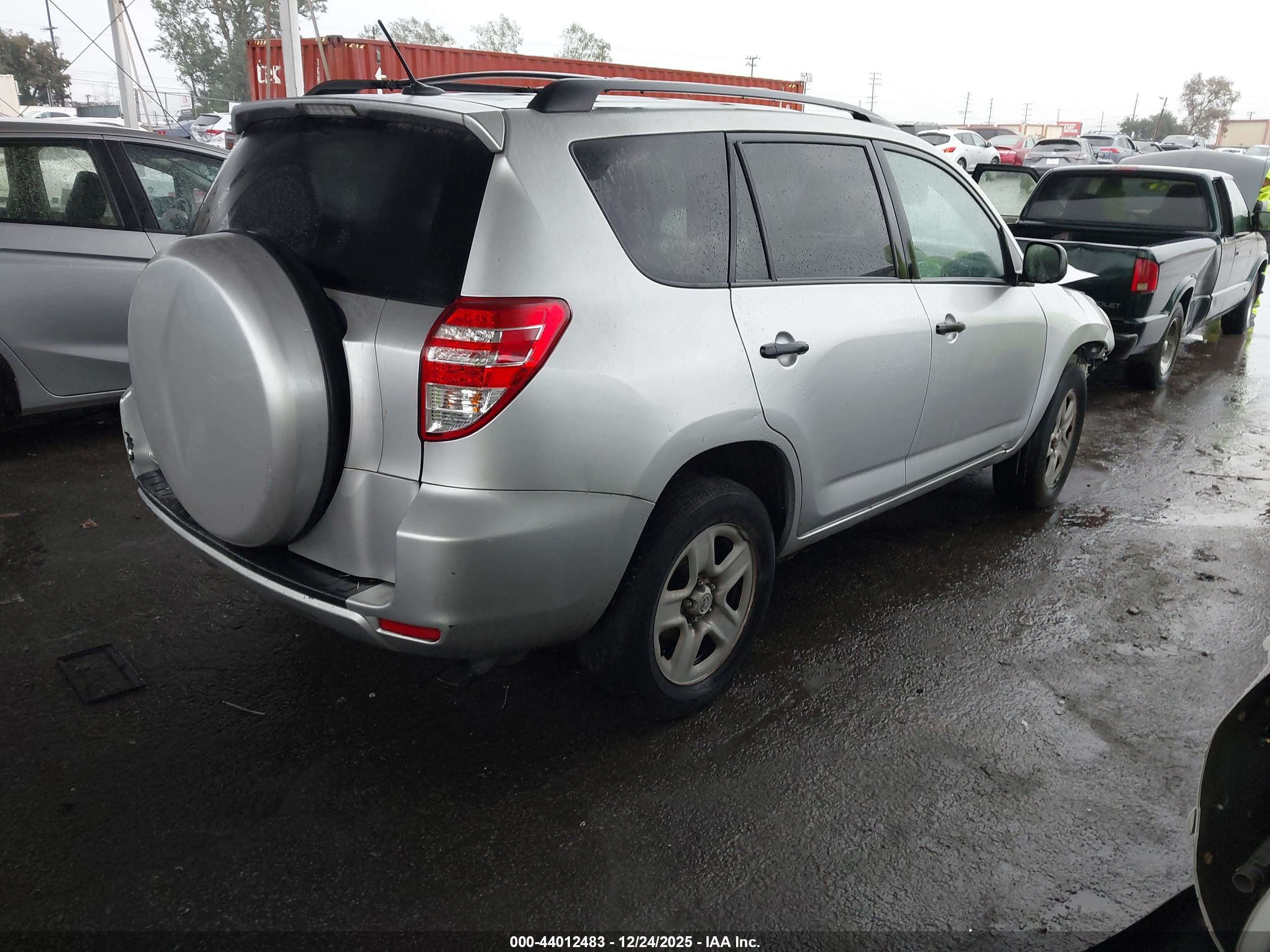 TOYOTA RAV4 image 4