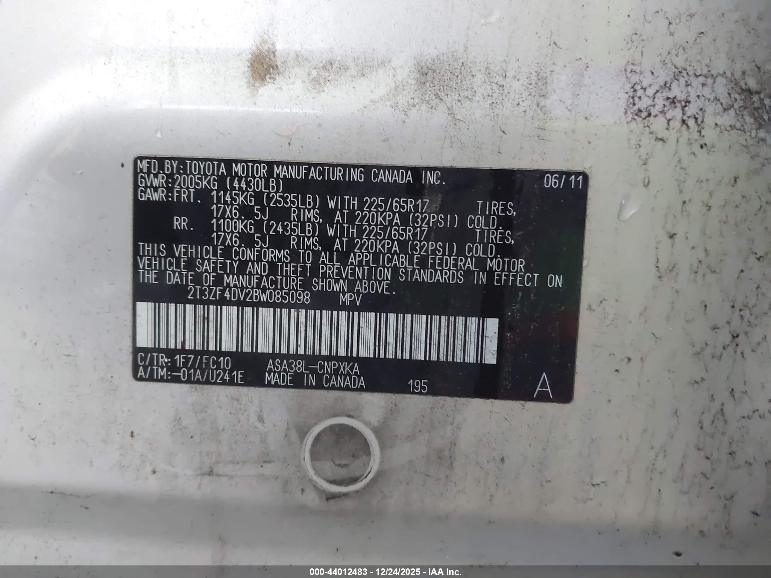 TOYOTA RAV4 image 9