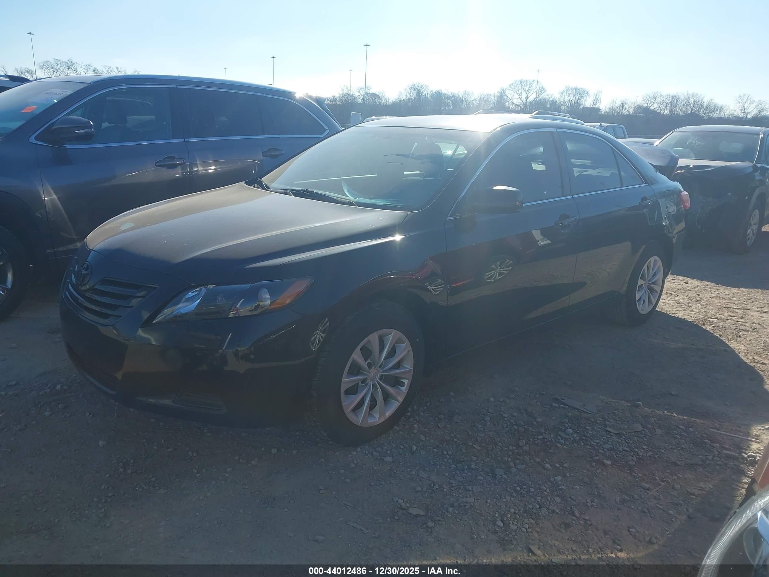 TOYOTA CAMRY image 2