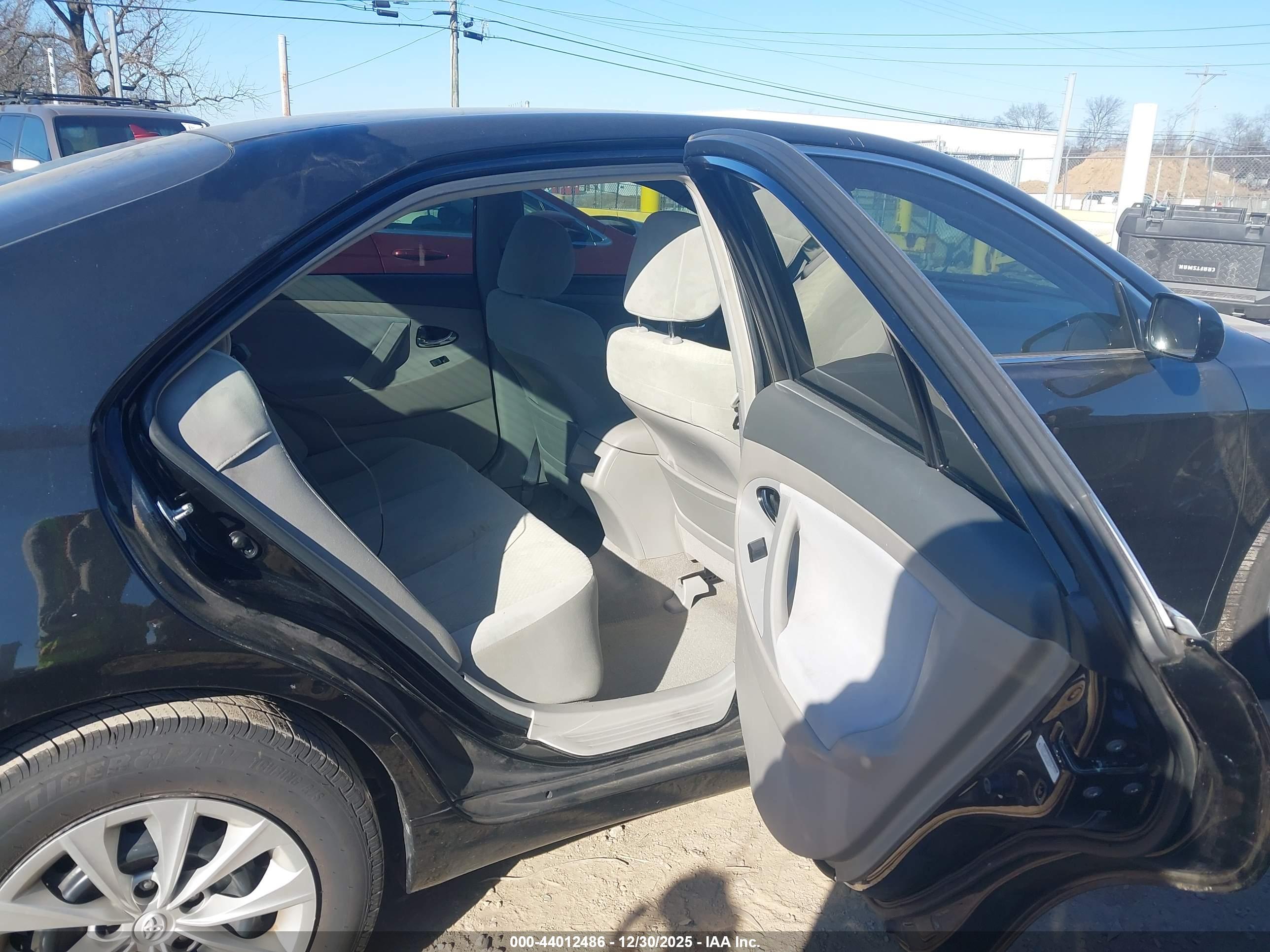 TOYOTA CAMRY image 8
