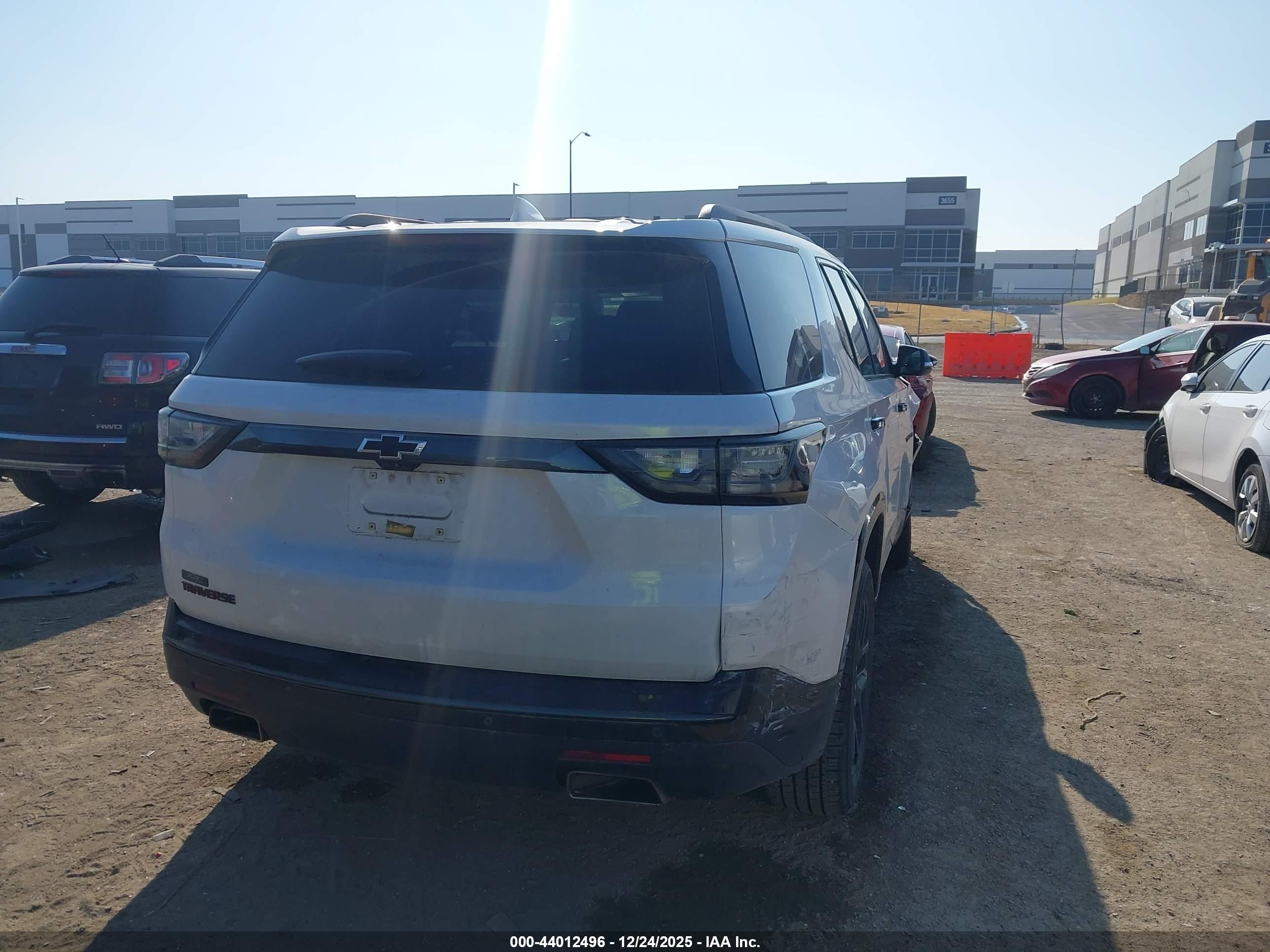 CHEVROLET TRAVERSE image 4