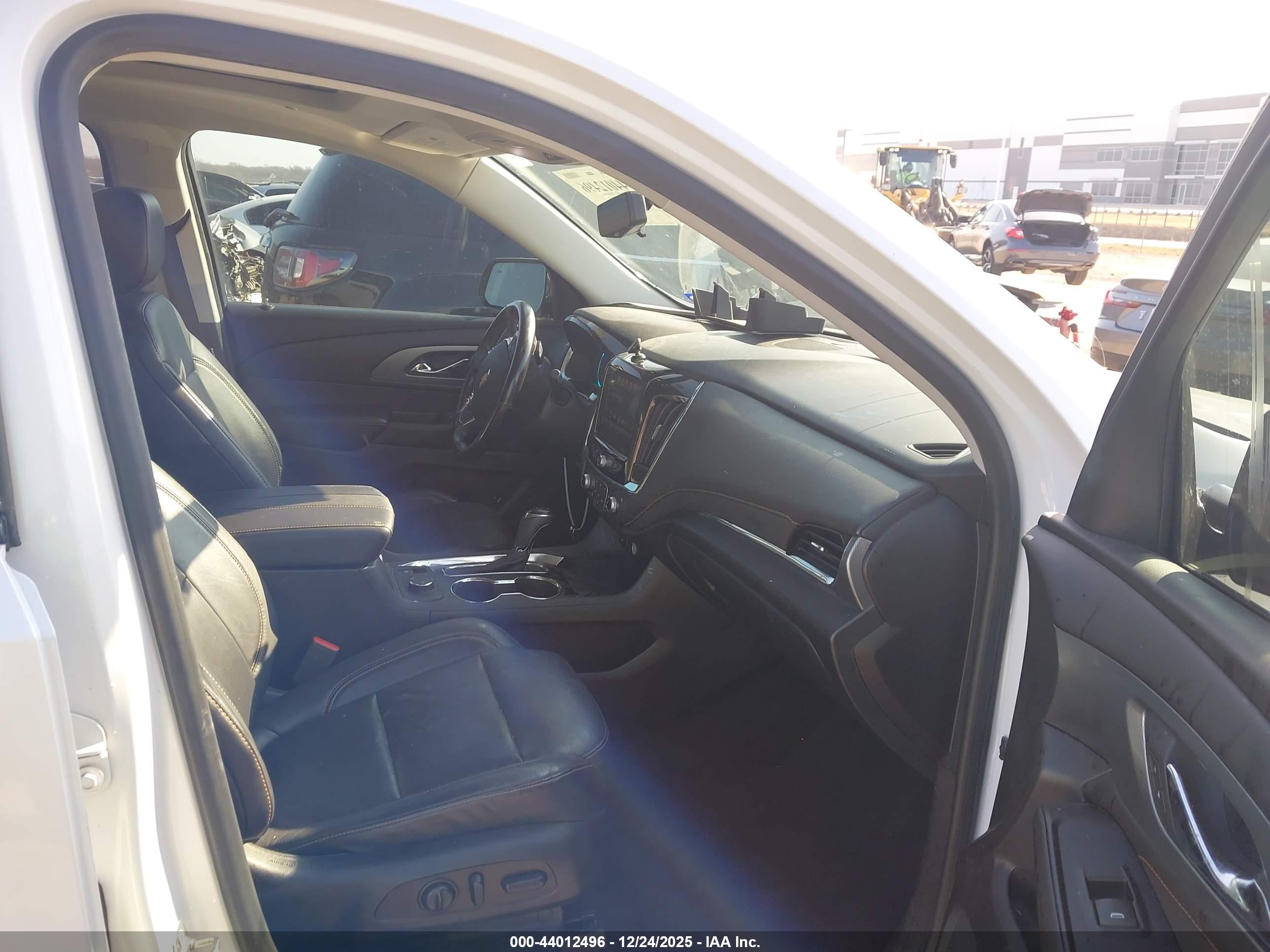 CHEVROLET TRAVERSE image 5