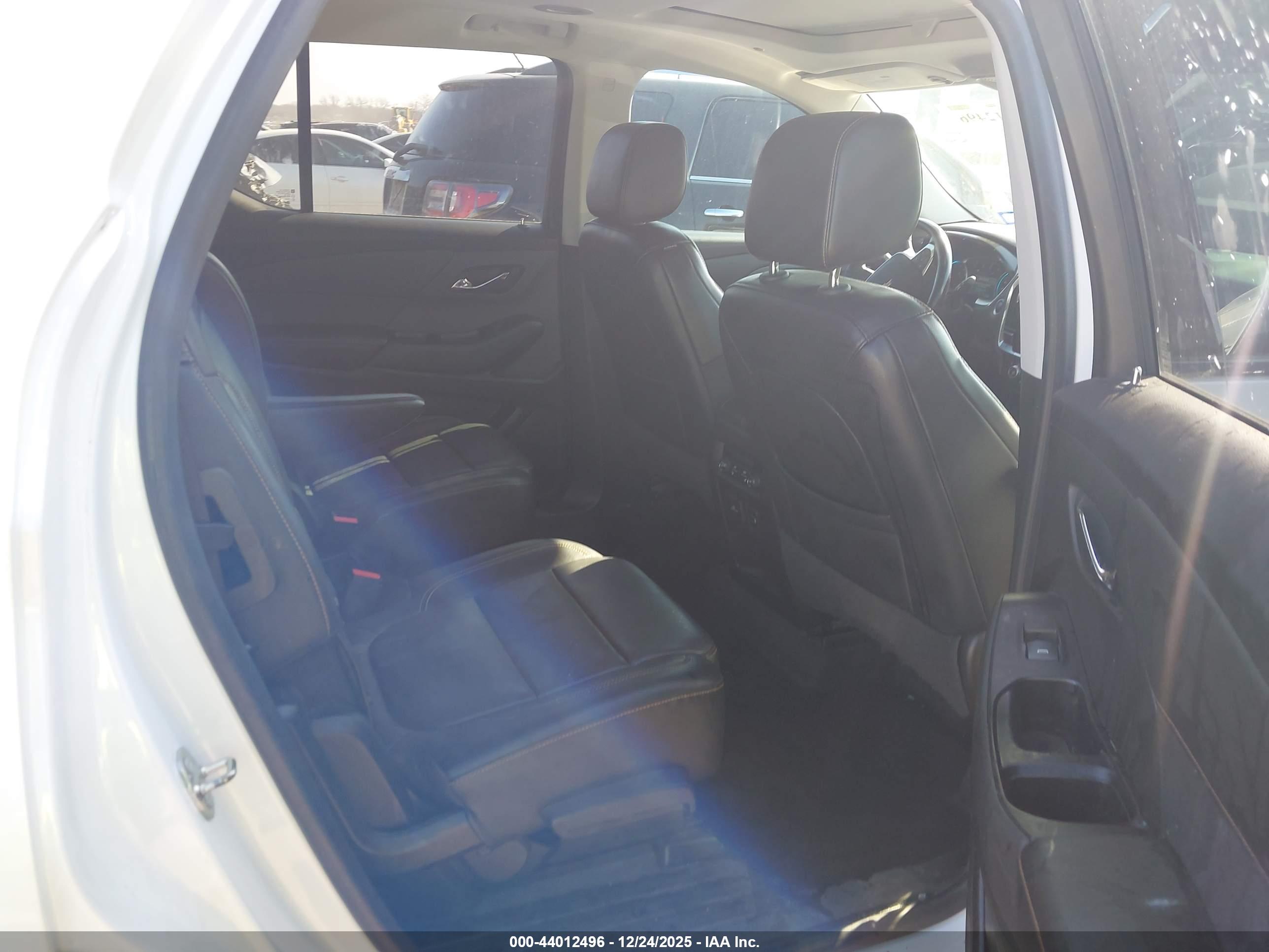 CHEVROLET TRAVERSE image 8