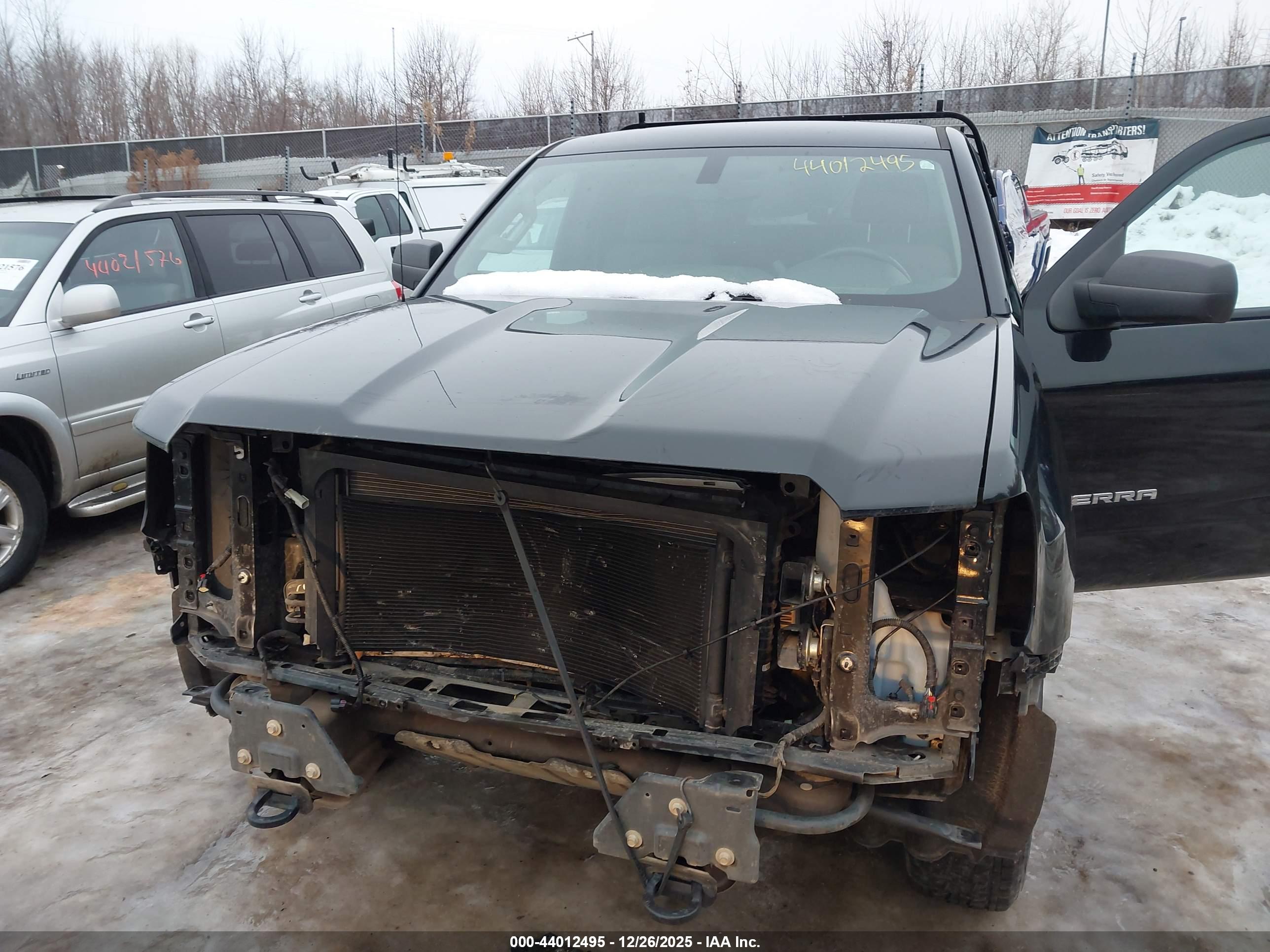 GMC SIERRA image 6