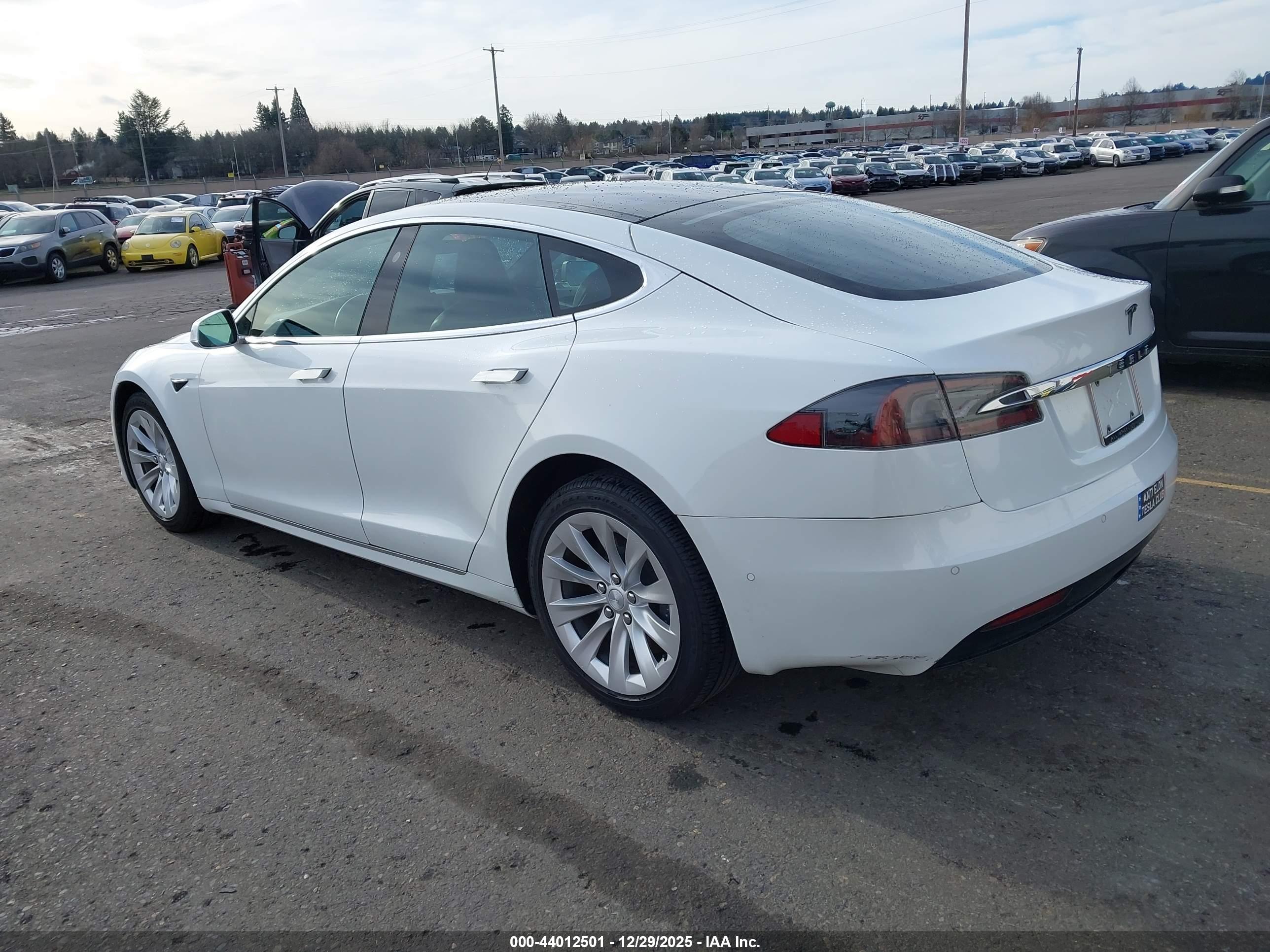 TESLA MODEL image 3