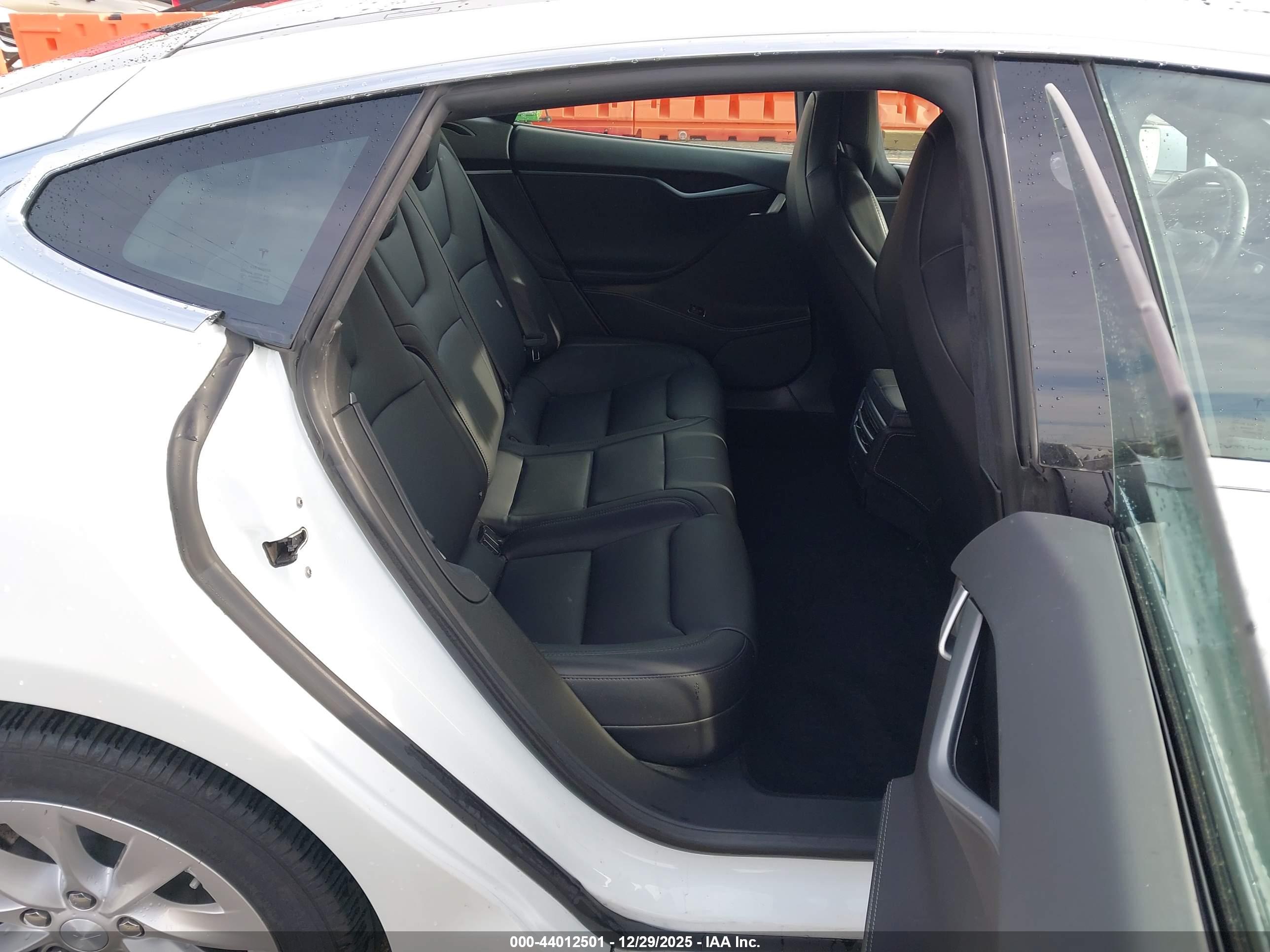 TESLA MODEL image 8