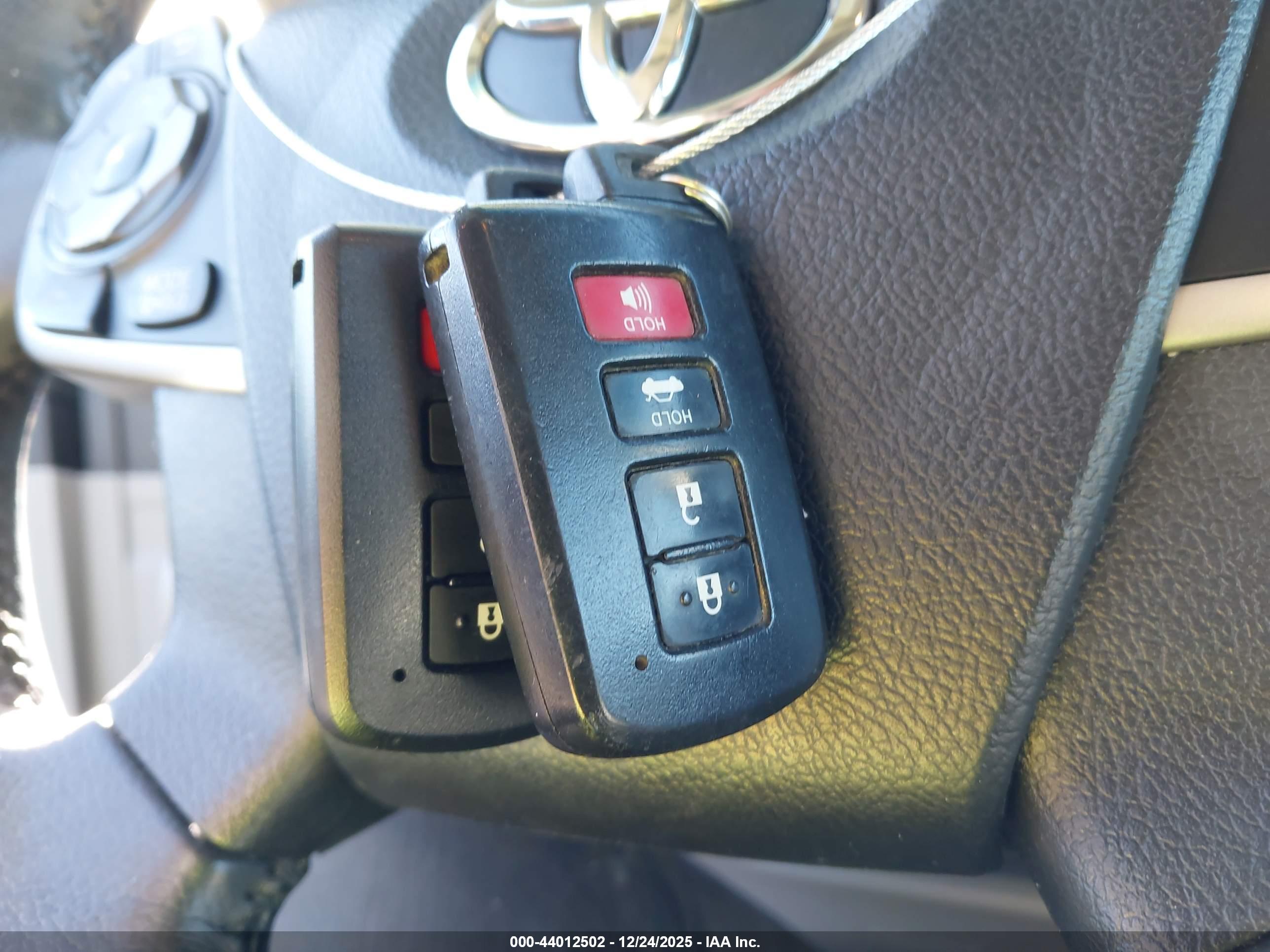 TOYOTA CAMRY image 11