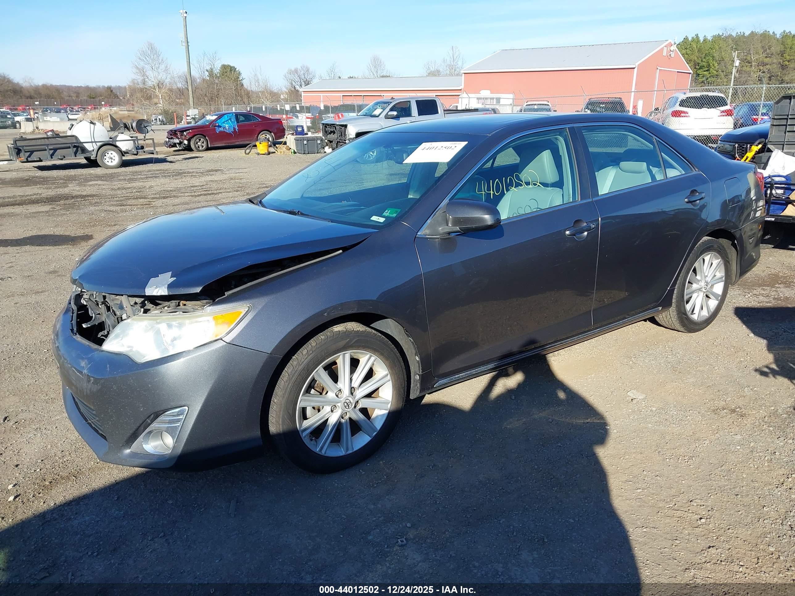 TOYOTA CAMRY image 2