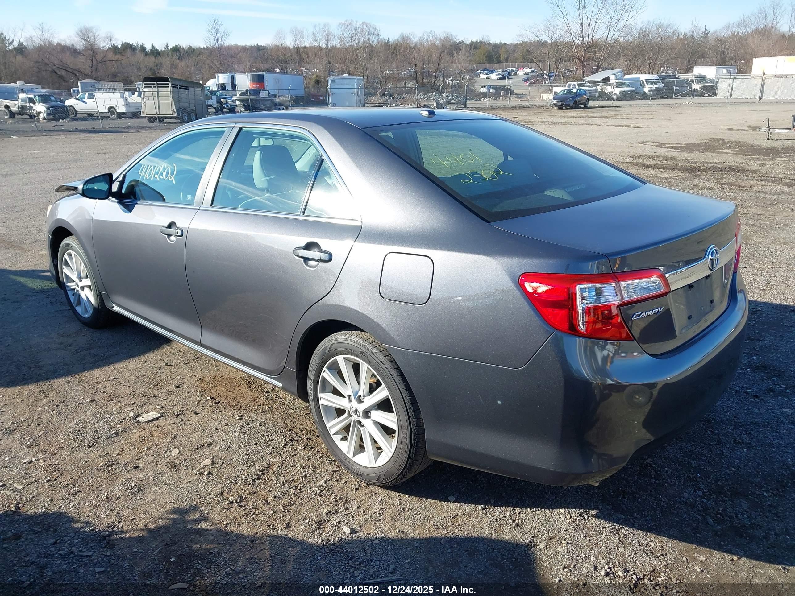 TOYOTA CAMRY image 3