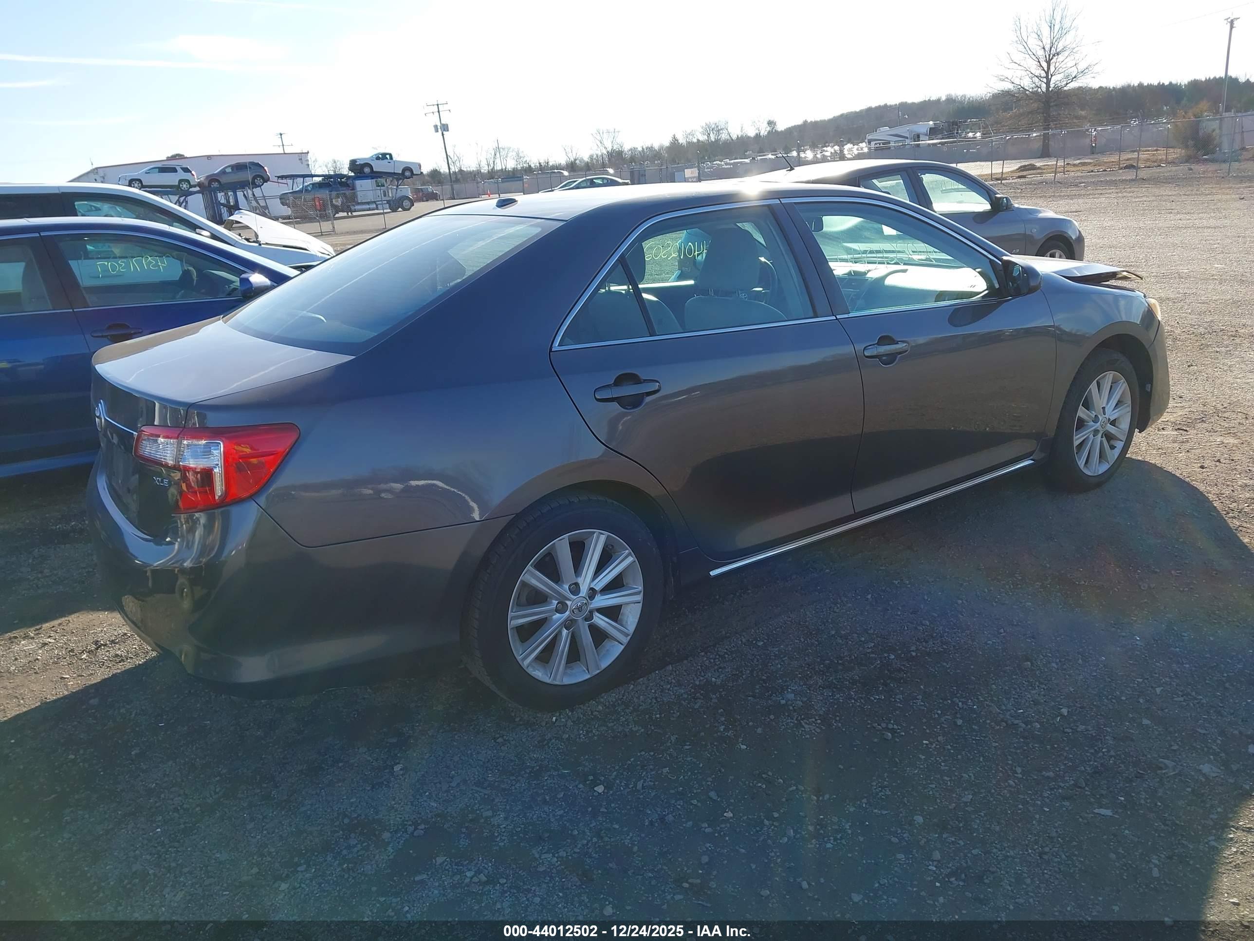 TOYOTA CAMRY image 4