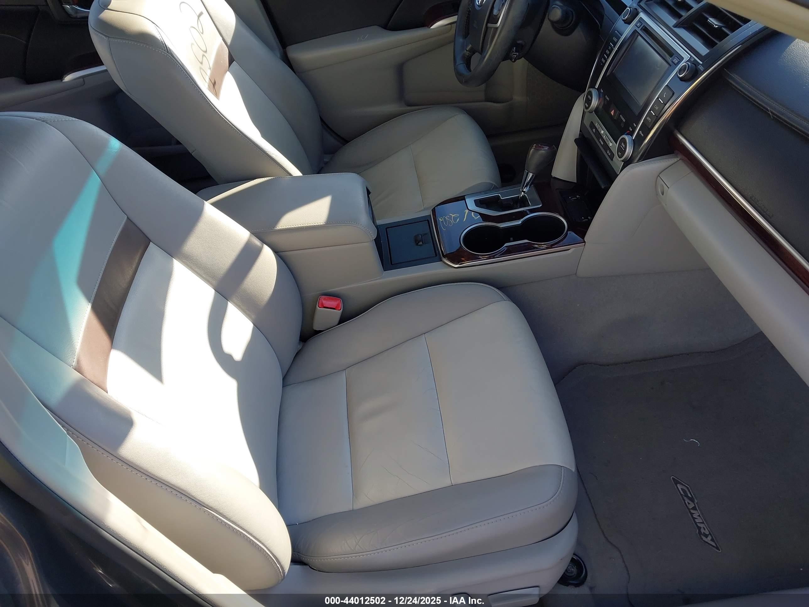 TOYOTA CAMRY image 5