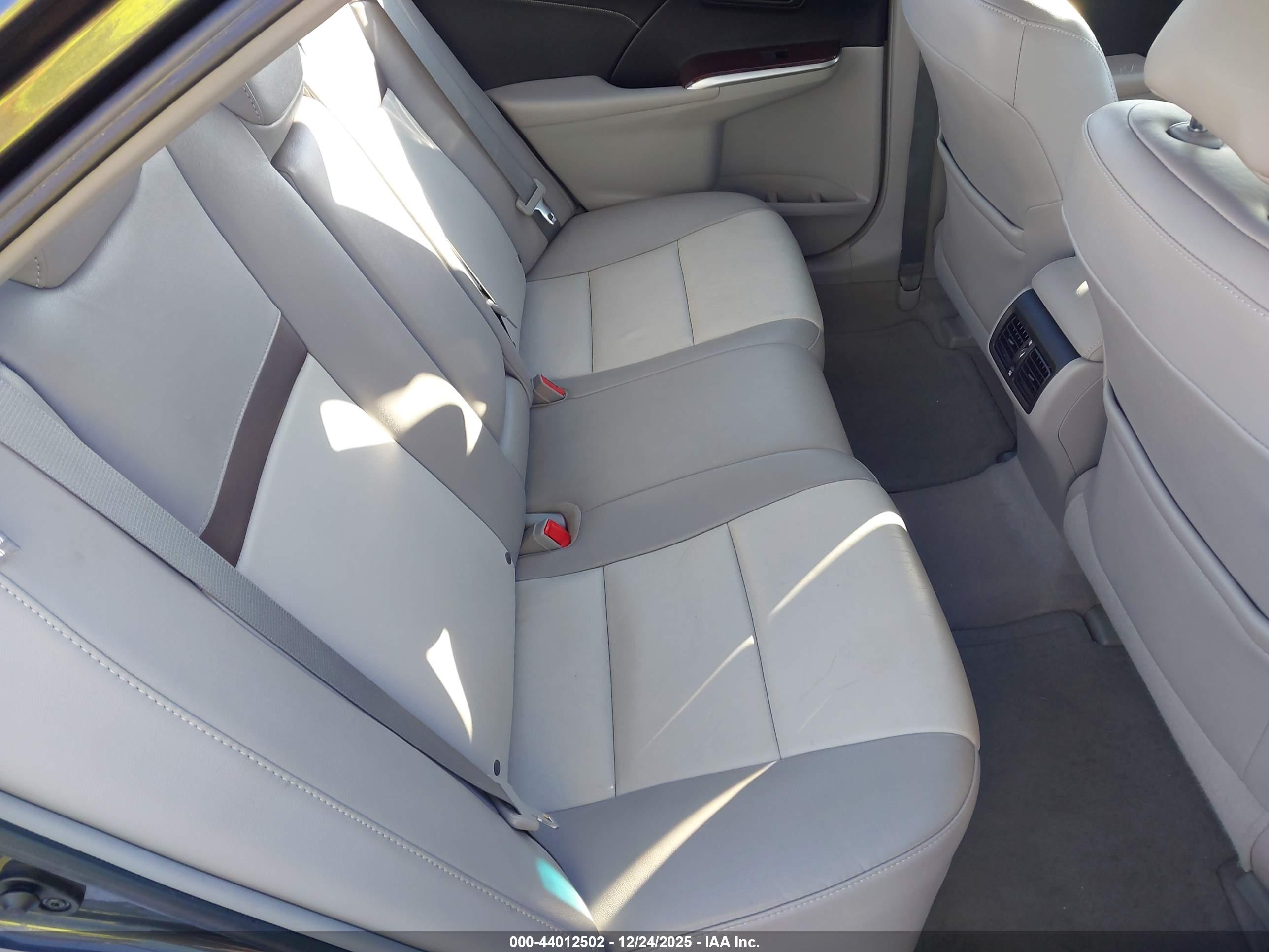 TOYOTA CAMRY image 8