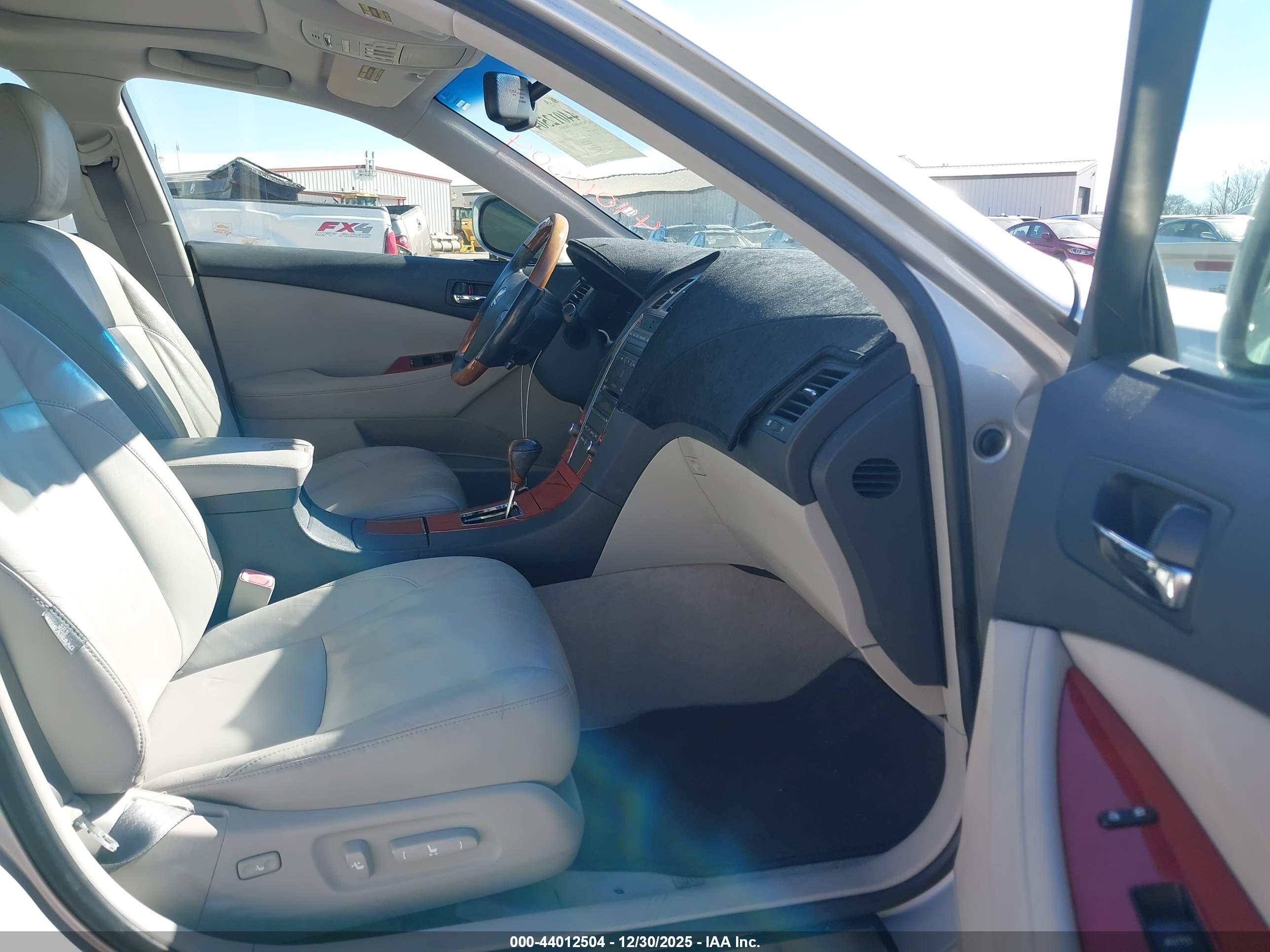 LEXUS ES image 5