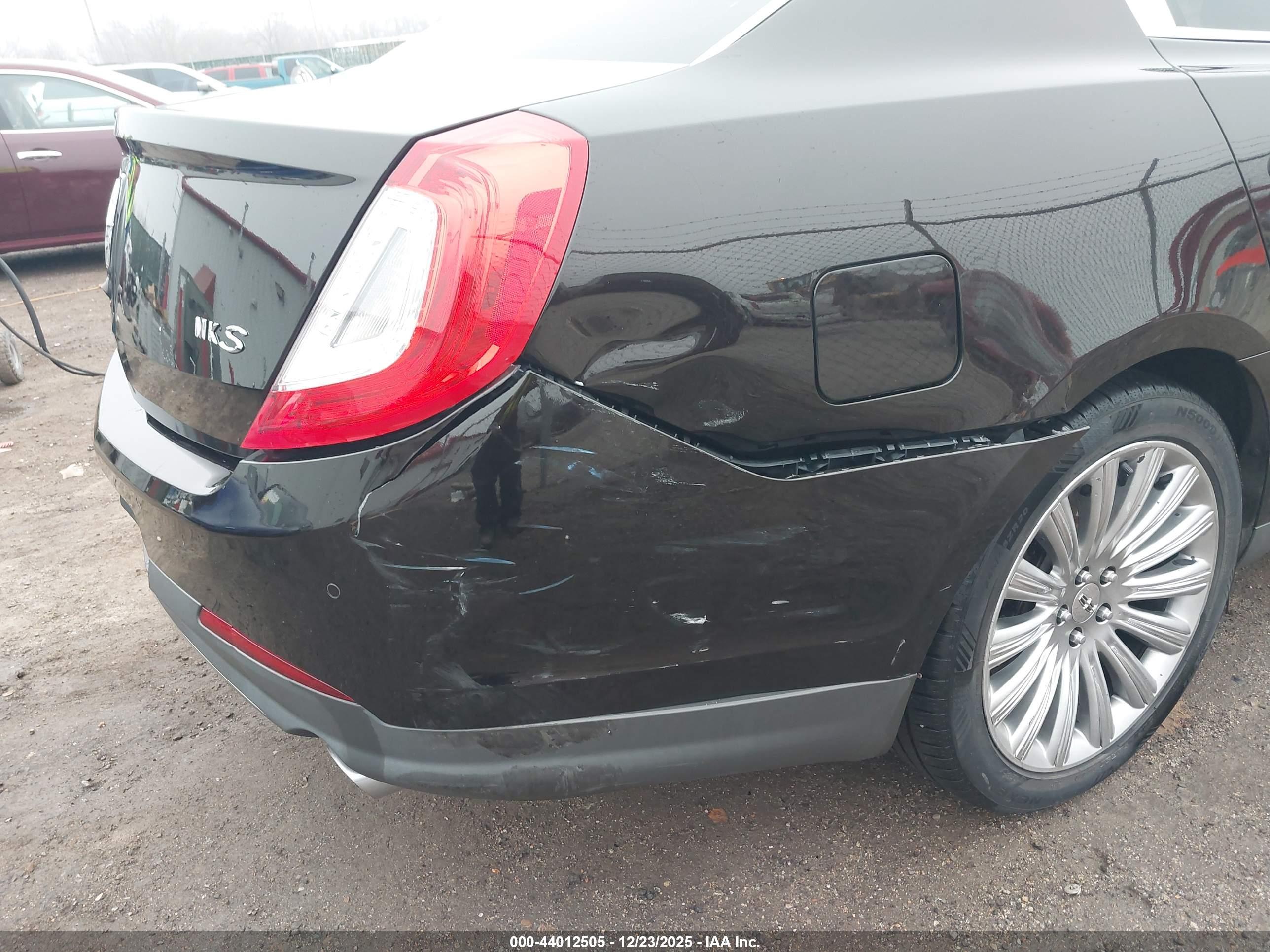 LINCOLN MKS image 6