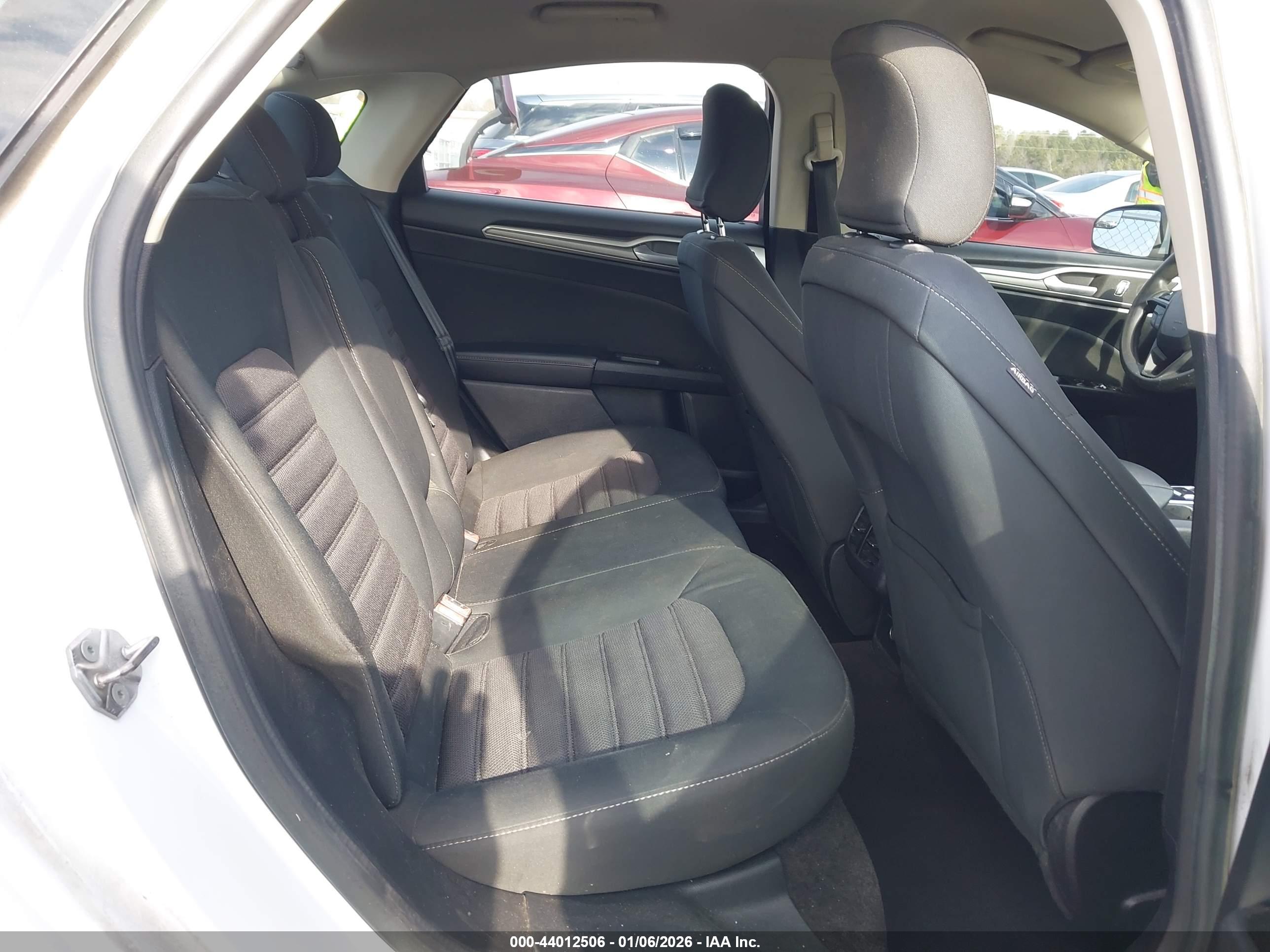 FORD FUSION image 8